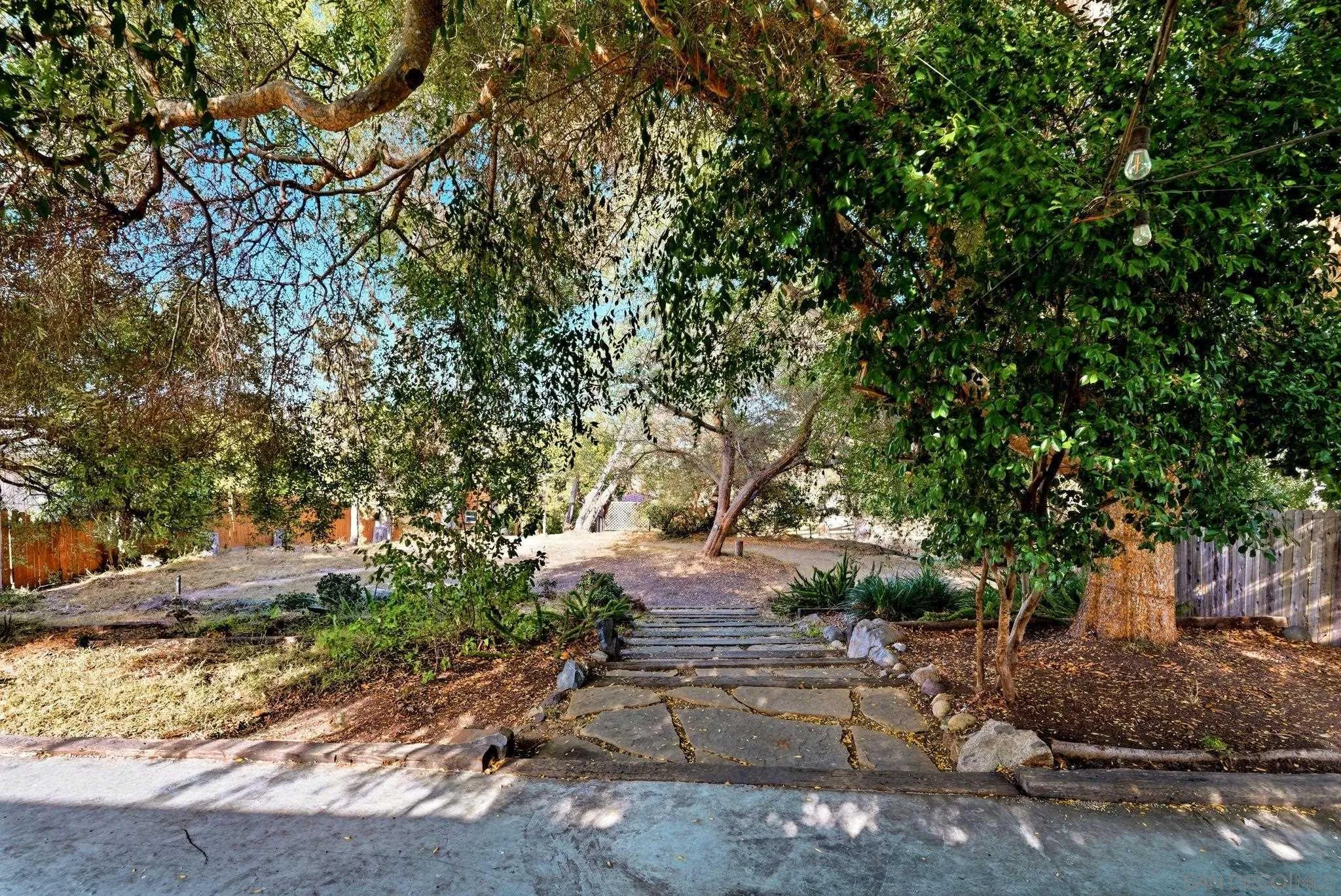 https://cdn.realtyfeed.com/cdn/127/260014700/91e71aa566dc37b3f664bcdf56472a3d.webp