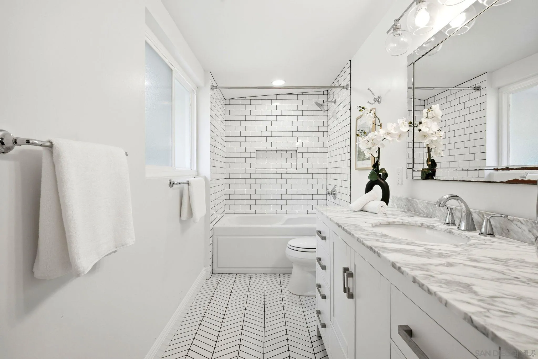 https://cdn.realtyfeed.com/cdn/127/260014700/b466a47233a9d22f39537db604956fb3.webp