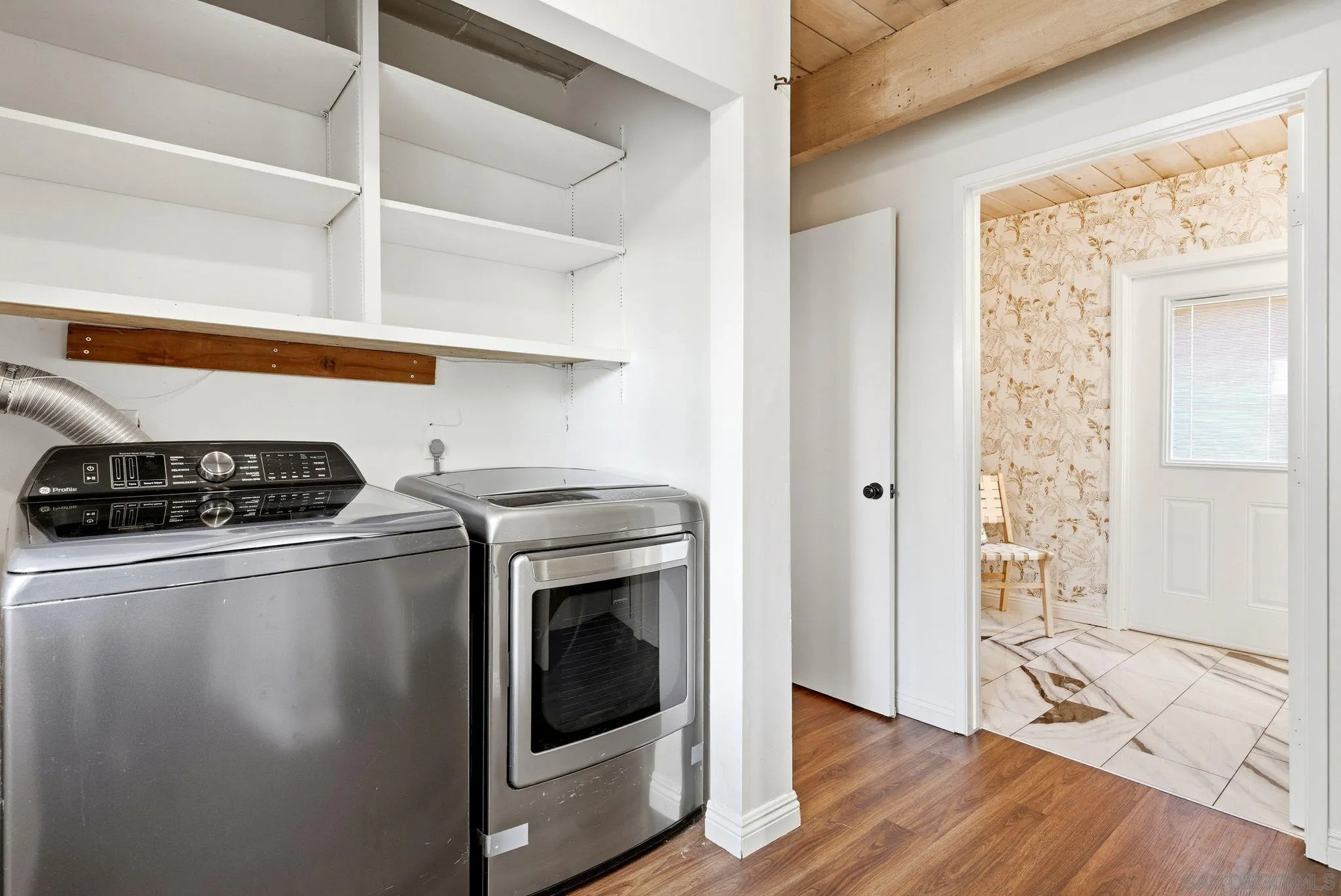 https://cdn.realtyfeed.com/cdn/127/260014700/c3dc7f59ac49eecb6ecc0a91925cd578.webp
