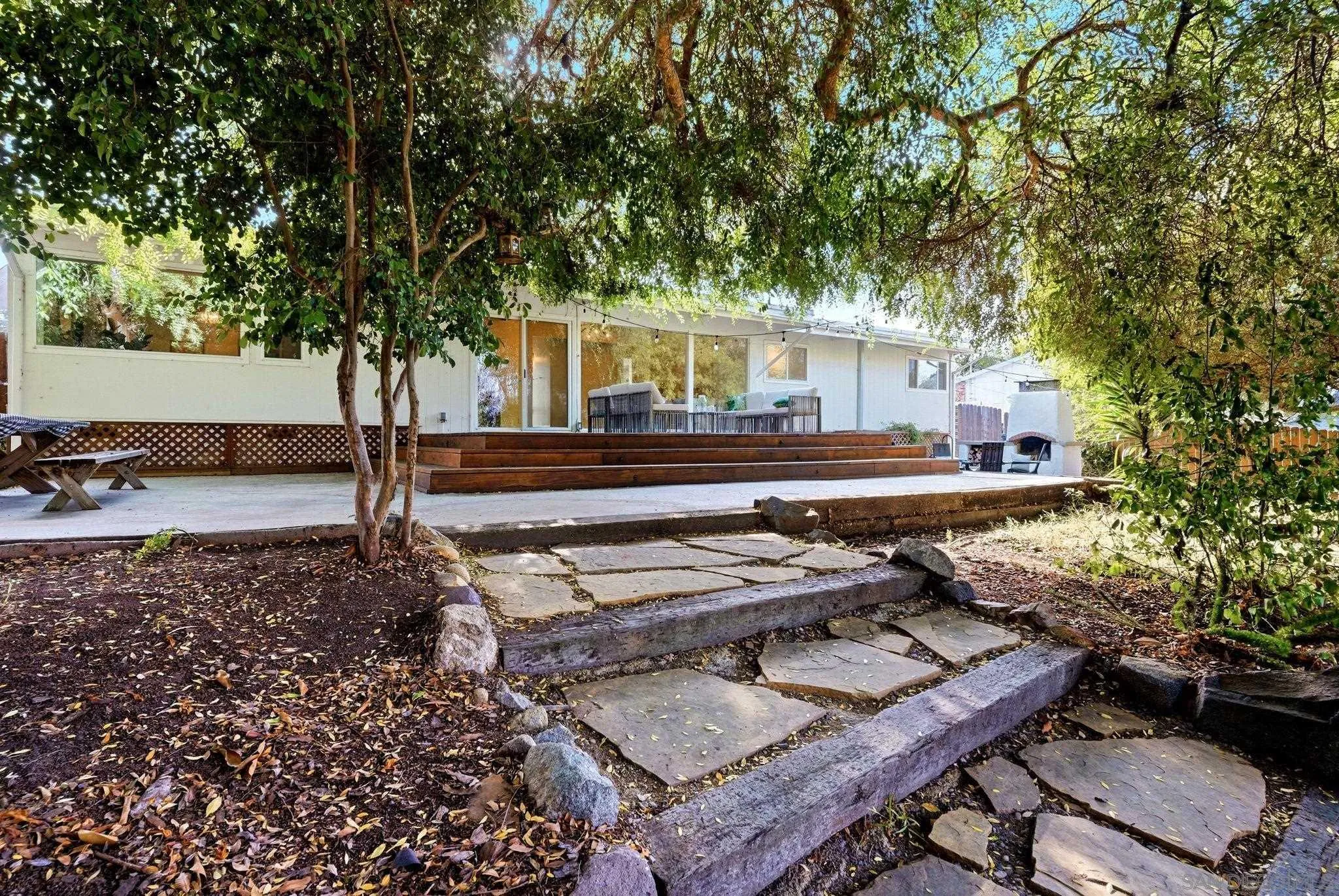 https://cdn.realtyfeed.com/cdn/127/260014700/e8d4a1b3ab181480fb5bbbe584969c5b.webp