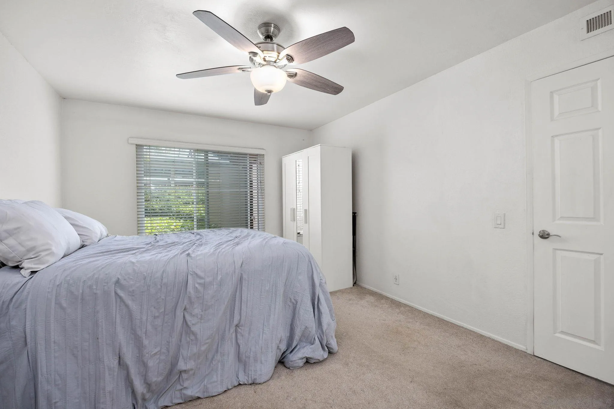 https://cdn.realtyfeed.com/cdn/127/260014702/70768fc6b5592ee88a31ffcdd6fc3aab.webp