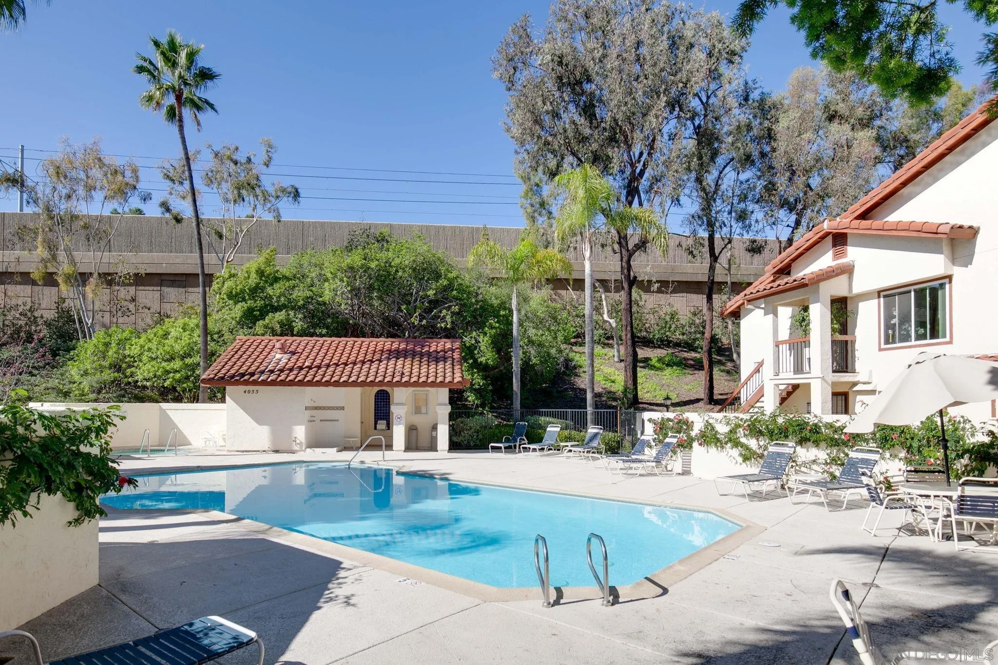 https://cdn.realtyfeed.com/cdn/127/260014702/7de71406bd9e4cabd50f97e854674bda.webp