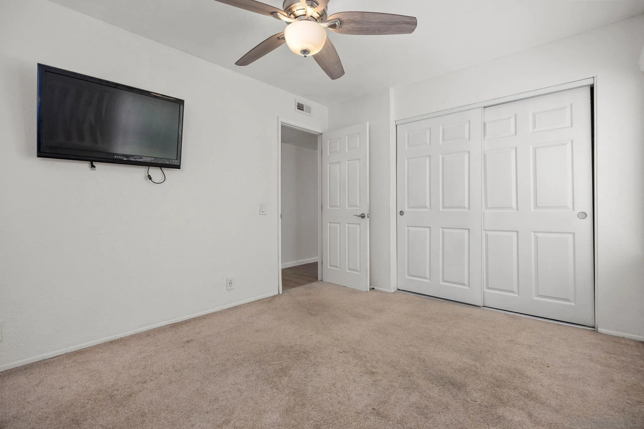 https://cdn.realtyfeed.com/cdn/127/260014702/878434e8aac9e870e8725d21e48ccea3.webp