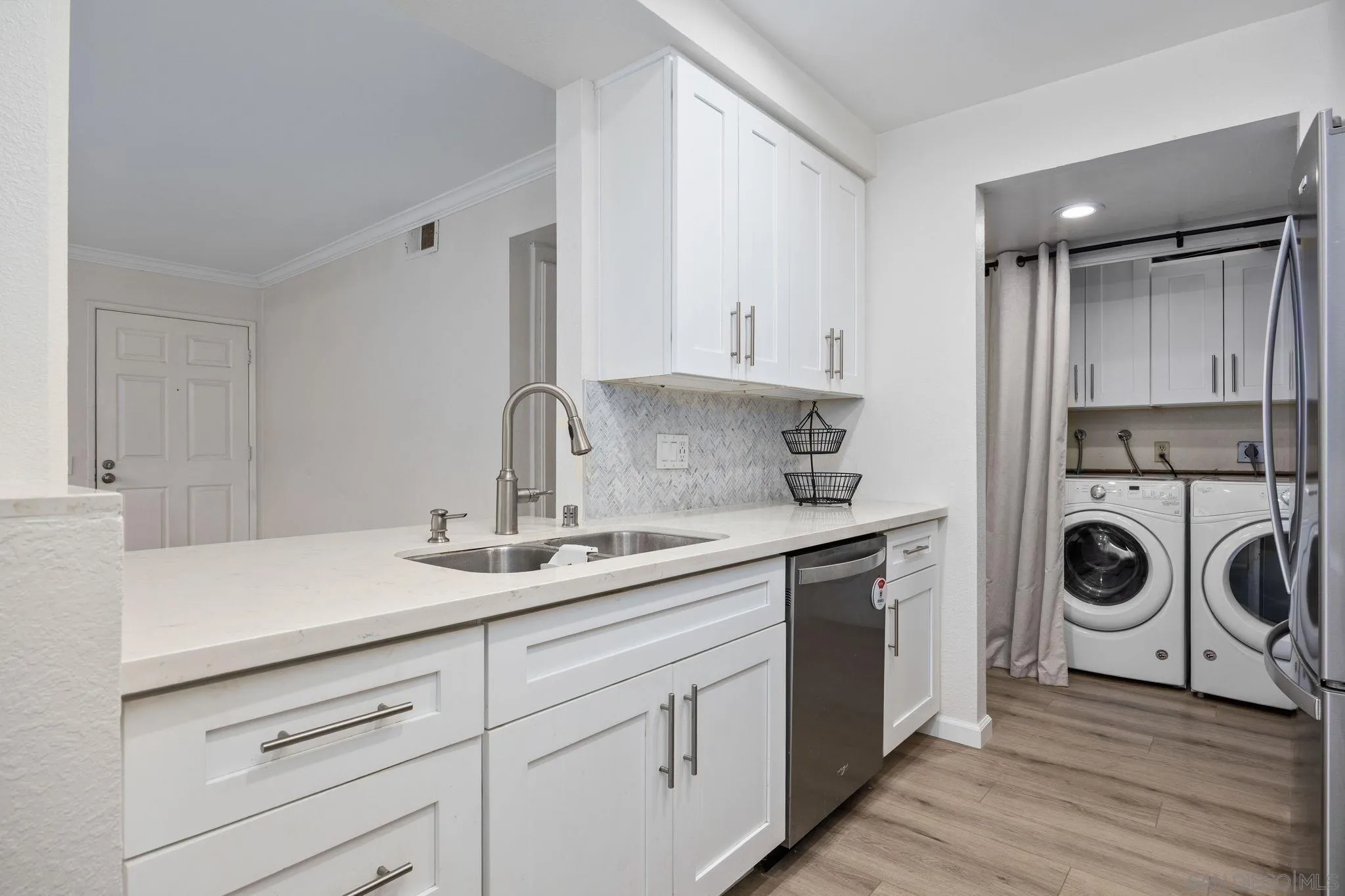 https://cdn.realtyfeed.com/cdn/127/260014702/8dcd796f5cb6f9d16fcd1a7fa664c043.webp
