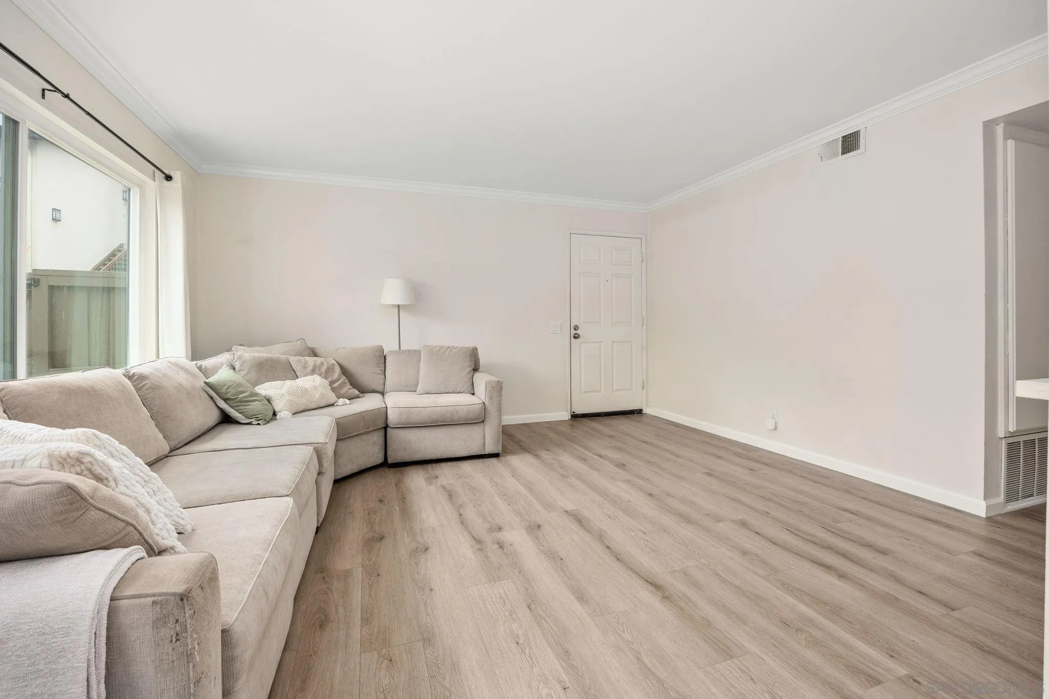 https://cdn.realtyfeed.com/cdn/127/260014702/906b6ecc8d166e8c38e2aace2a24af77.webp