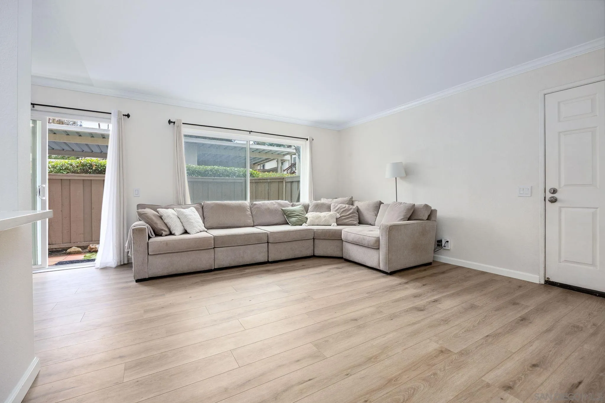 https://cdn.realtyfeed.com/cdn/127/260014702/b1270a3d689445999bf8550fee289b1f.webp