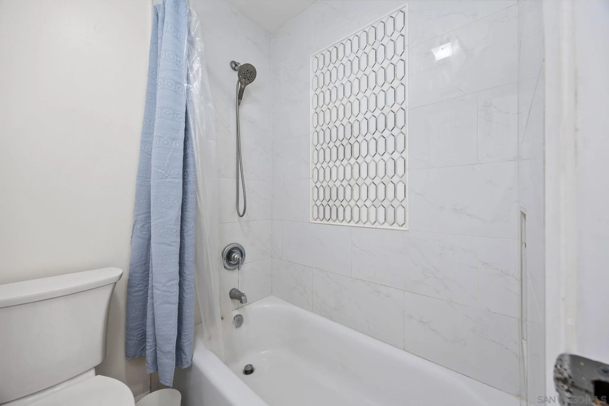 https://cdn.realtyfeed.com/cdn/127/260014702/f362aaca31059f708d639d41bd4b1564.webp