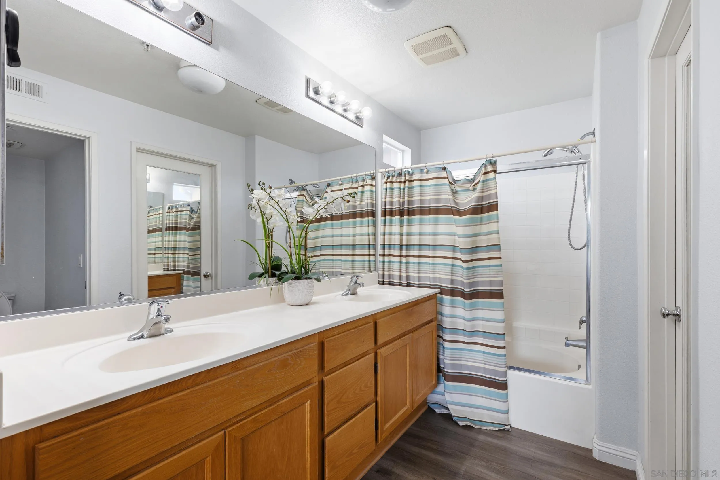 https://cdn.realtyfeed.com/cdn/127/260014703/0926efa6389d9b399dfab59ea39209b8.webp