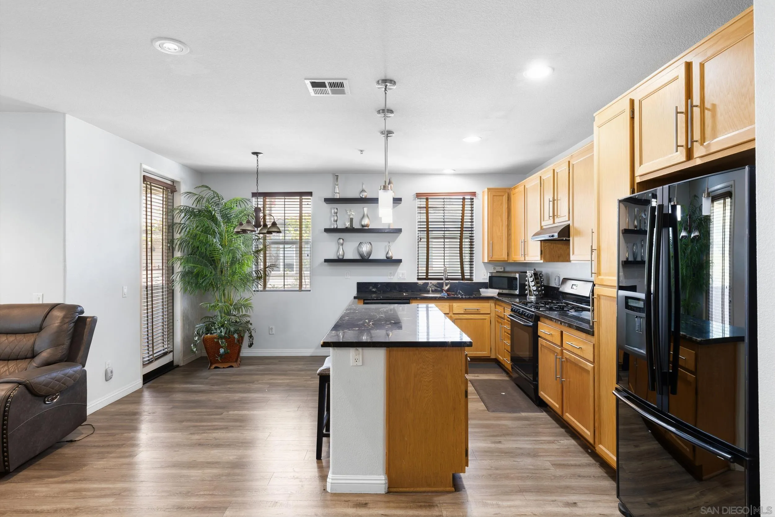 https://cdn.realtyfeed.com/cdn/127/260014703/9a7cf0acb8029606d3be6bb049e3d07e.webp