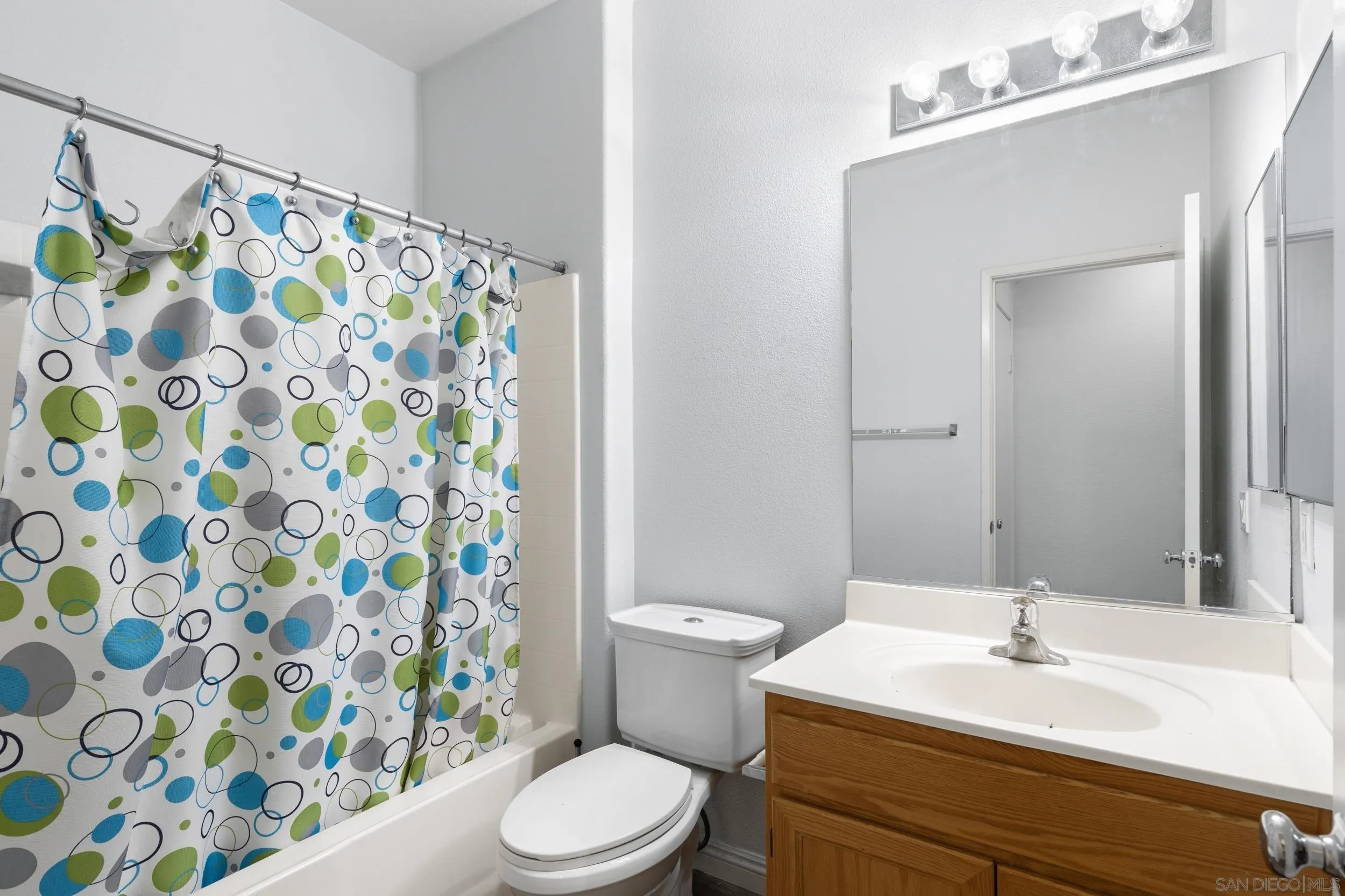 https://cdn.realtyfeed.com/cdn/127/260014703/bb80616f5bd49b2f10b7d2b43d730348.webp
