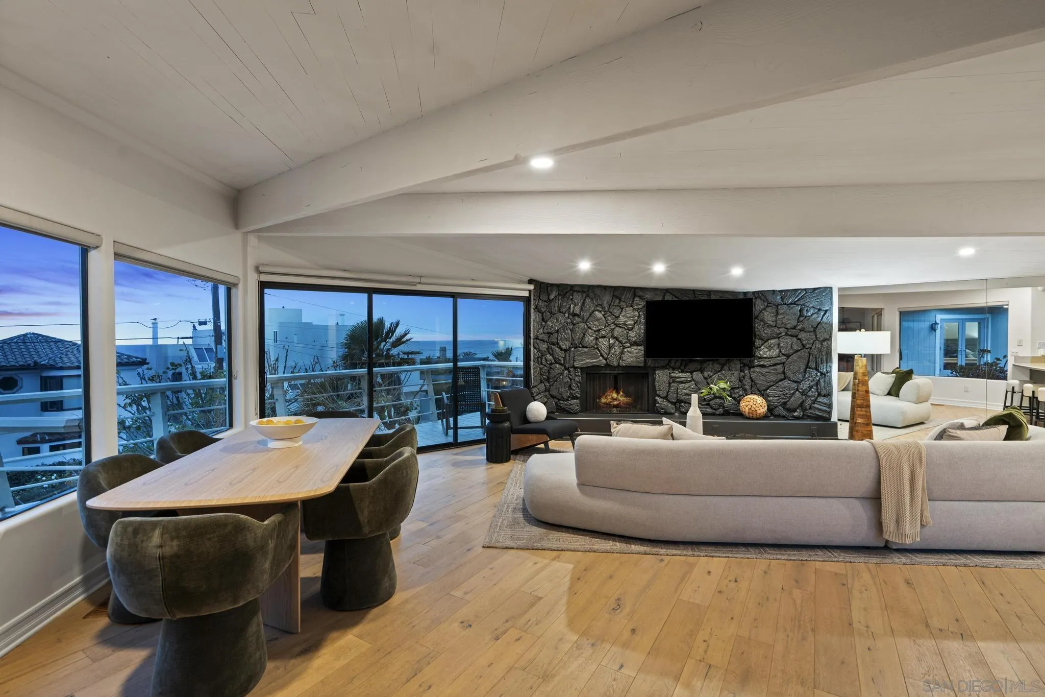 https://cdn.realtyfeed.com/cdn/127/260014706/03d3b2d8b66d83598a7399a2a5e1bba9.webp