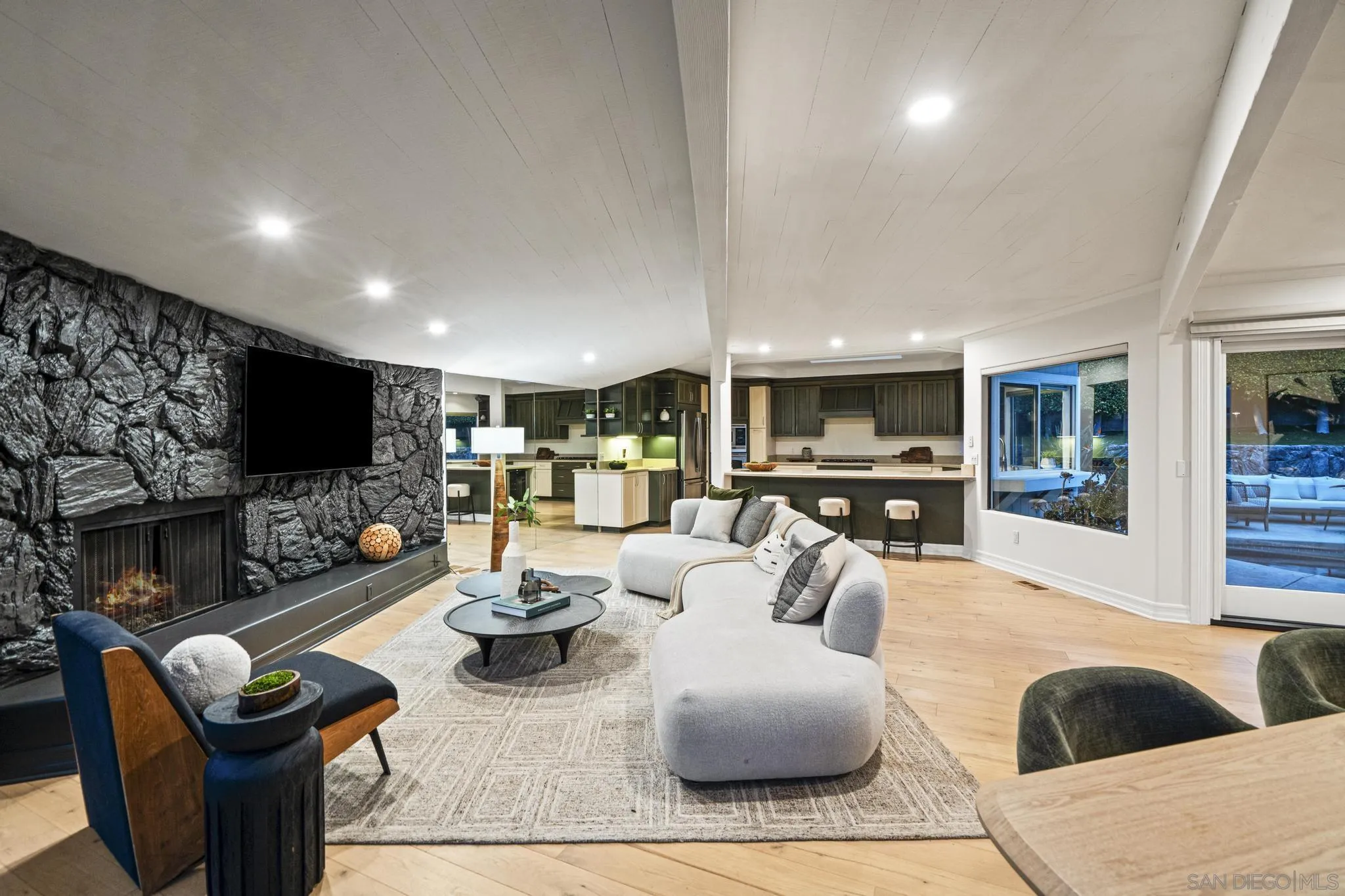 https://cdn.realtyfeed.com/cdn/127/260014706/216c32790d67a622174fea9b5247bc9d.webp