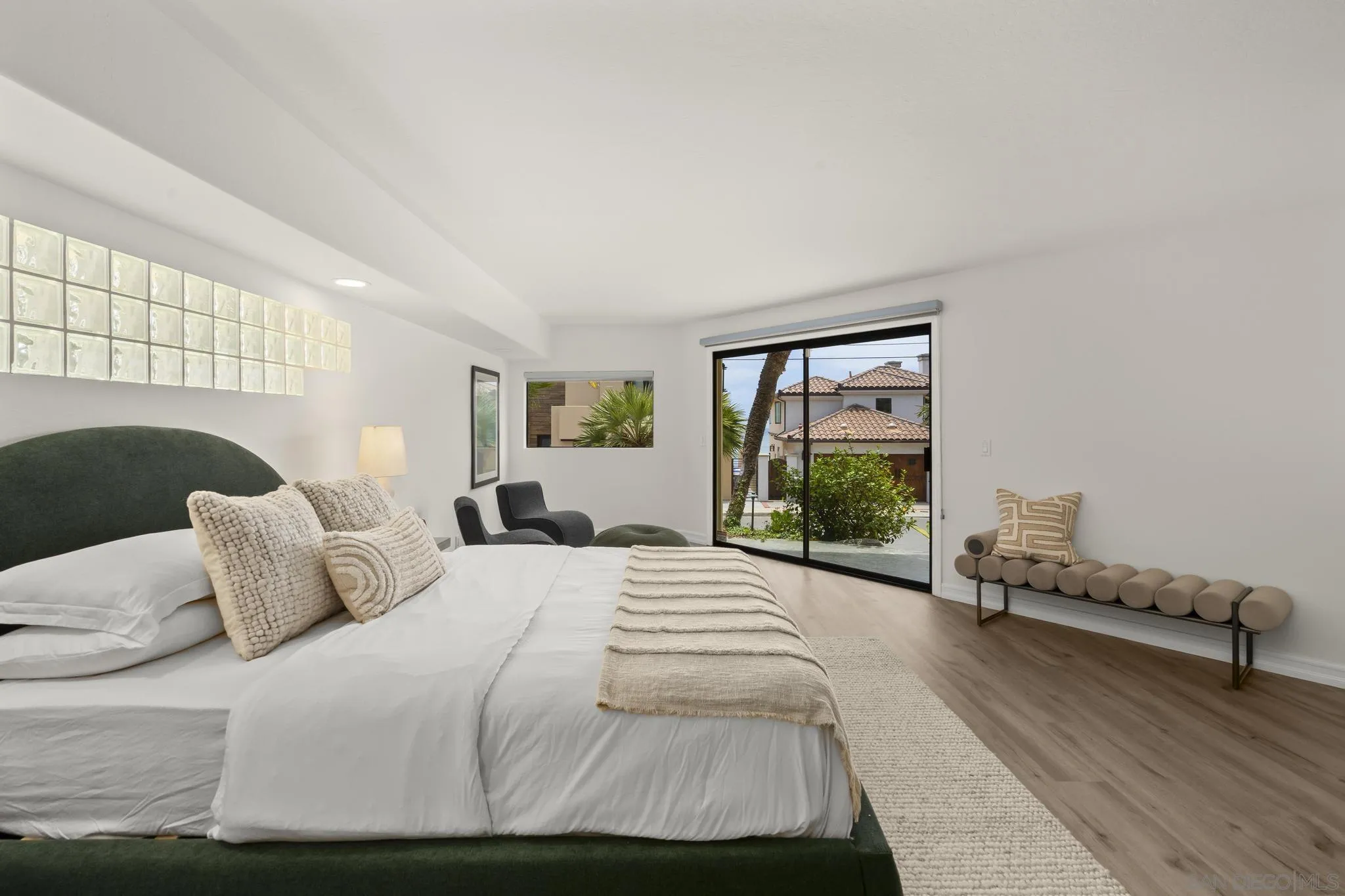 https://cdn.realtyfeed.com/cdn/127/260014706/29390549751deb2e5e5a766625472cd9.webp