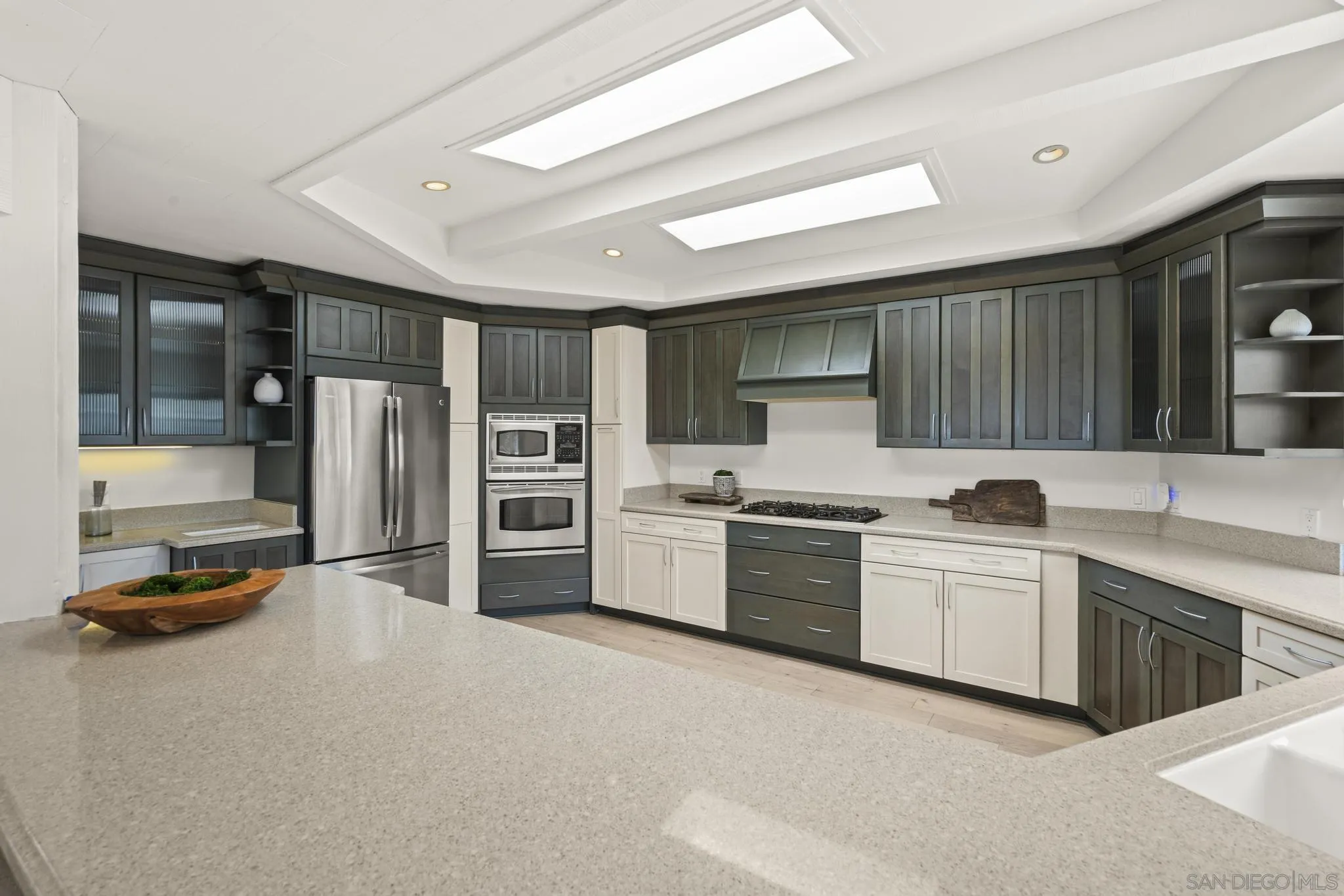 https://cdn.realtyfeed.com/cdn/127/260014706/2c2d740828af1be4f5e2b2455fee26a0.webp