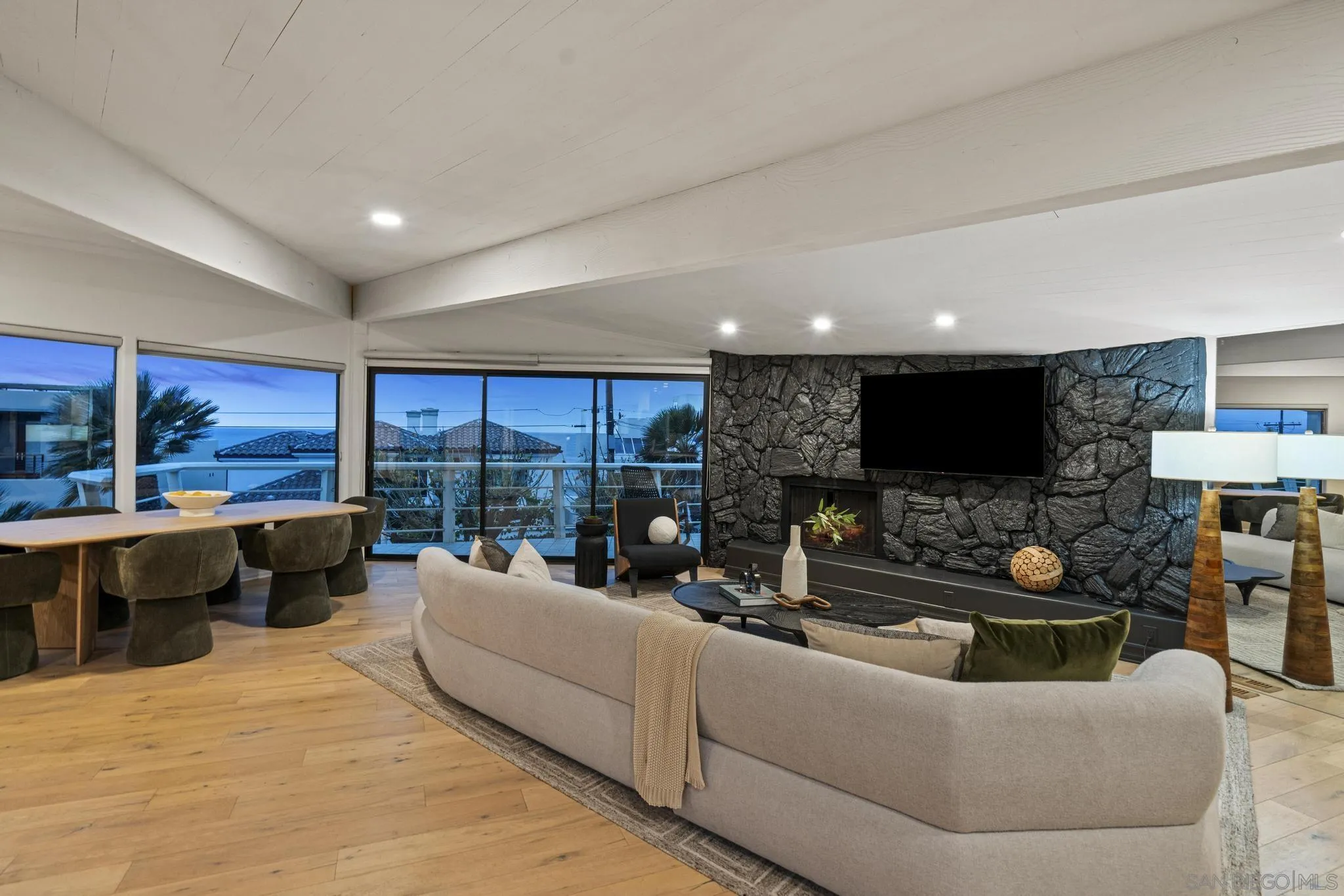 https://cdn.realtyfeed.com/cdn/127/260014706/57ce7ab5053bd885a685426ebd46b716.webp
