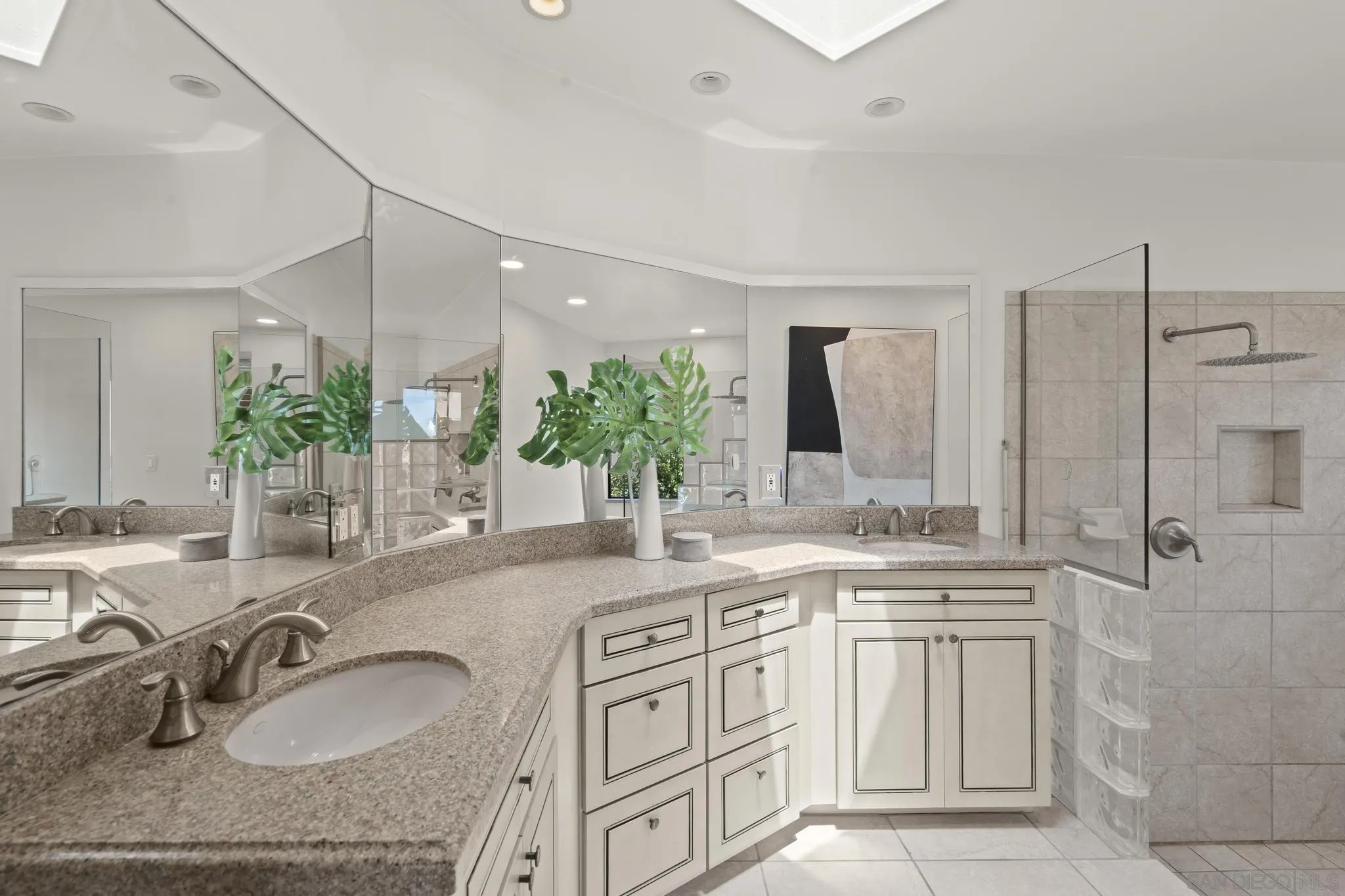 https://cdn.realtyfeed.com/cdn/127/260014706/a20c06d39bdfd677df5e736ed1e5e309.webp