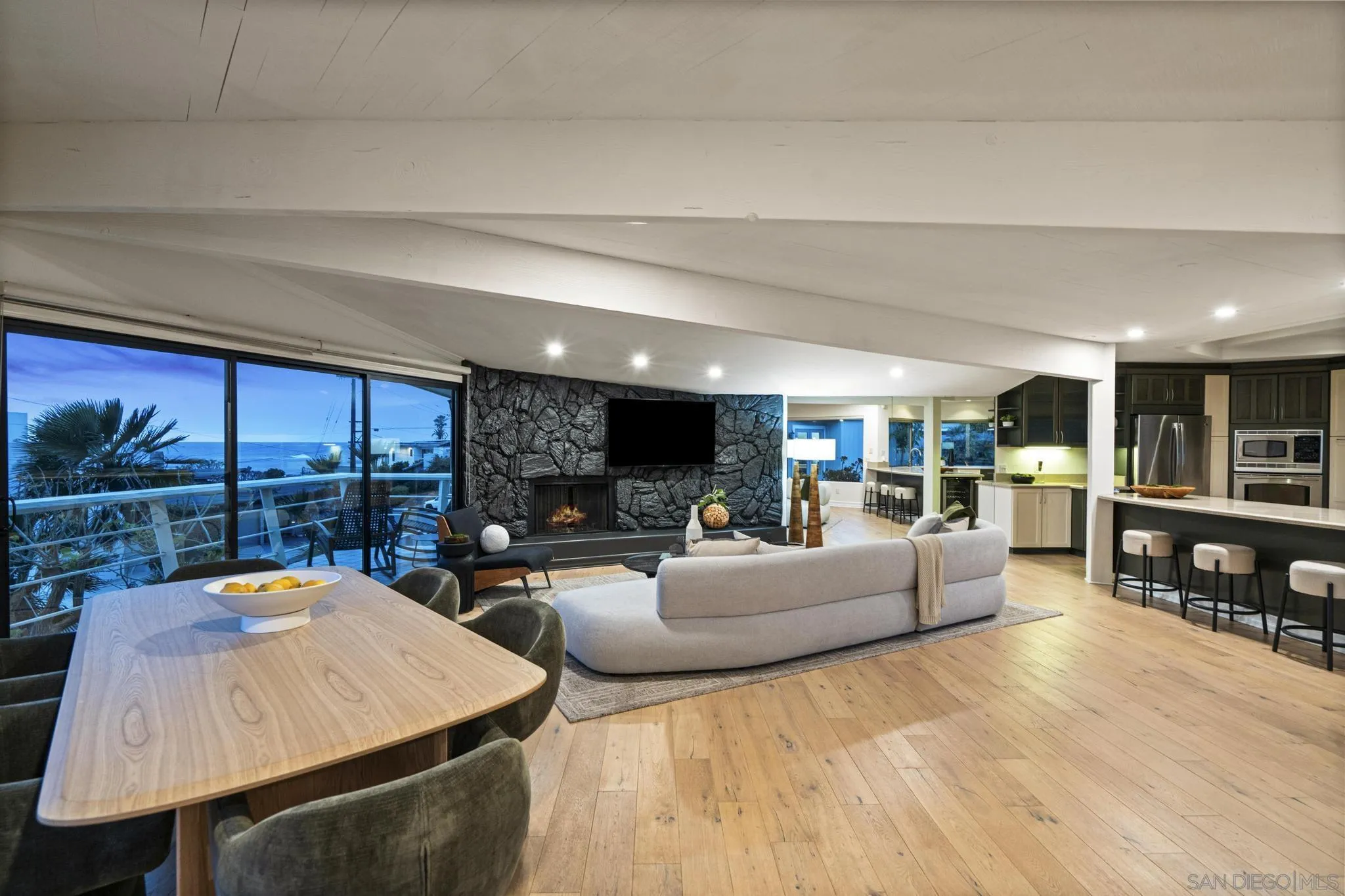 https://cdn.realtyfeed.com/cdn/127/260014706/fed238235d81d7f547a237643cbc46ae.webp