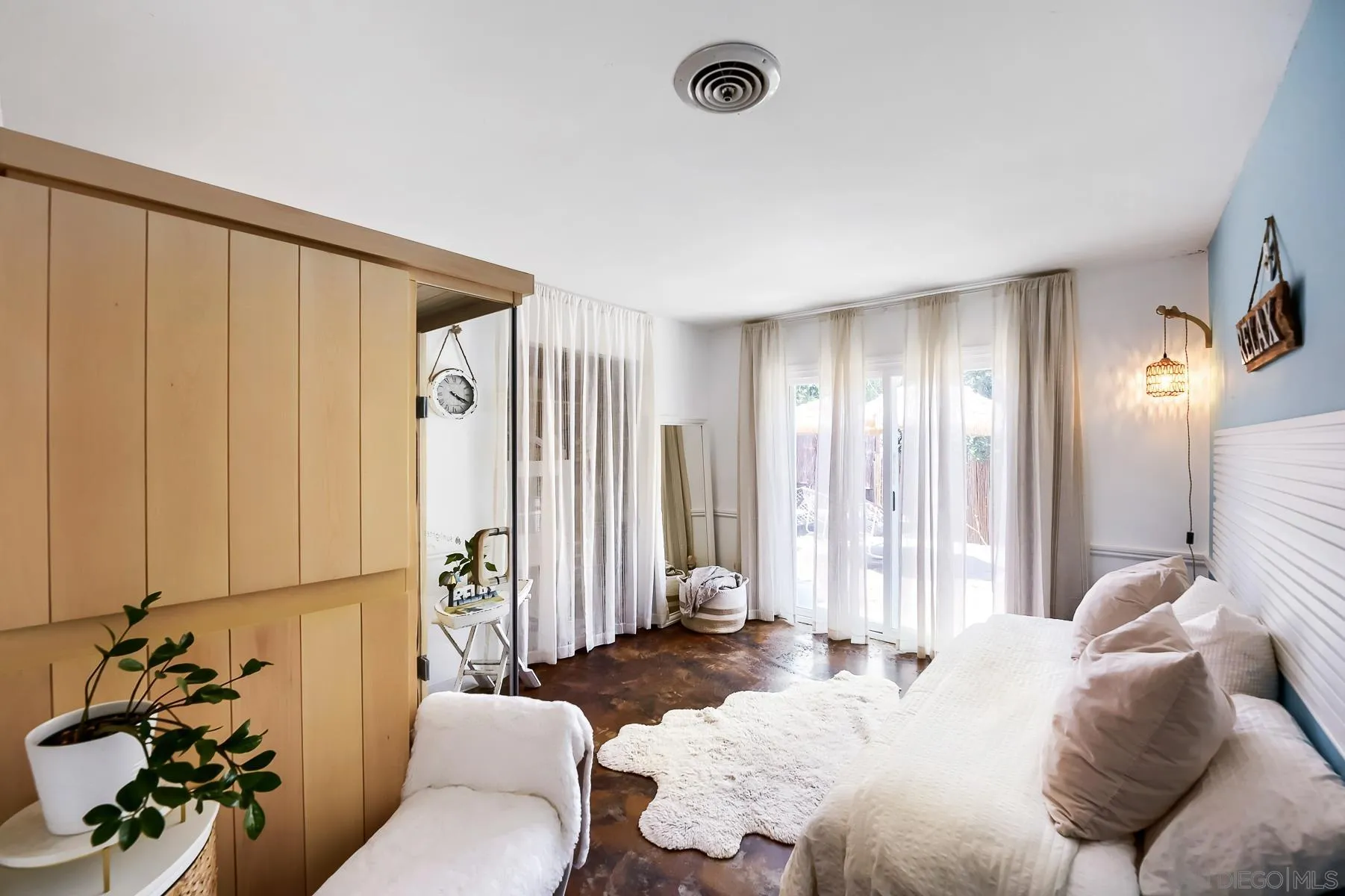 https://cdn.realtyfeed.com/cdn/127/260014707/5e550862d2af86d95af9ffde5f8f17a7.webp