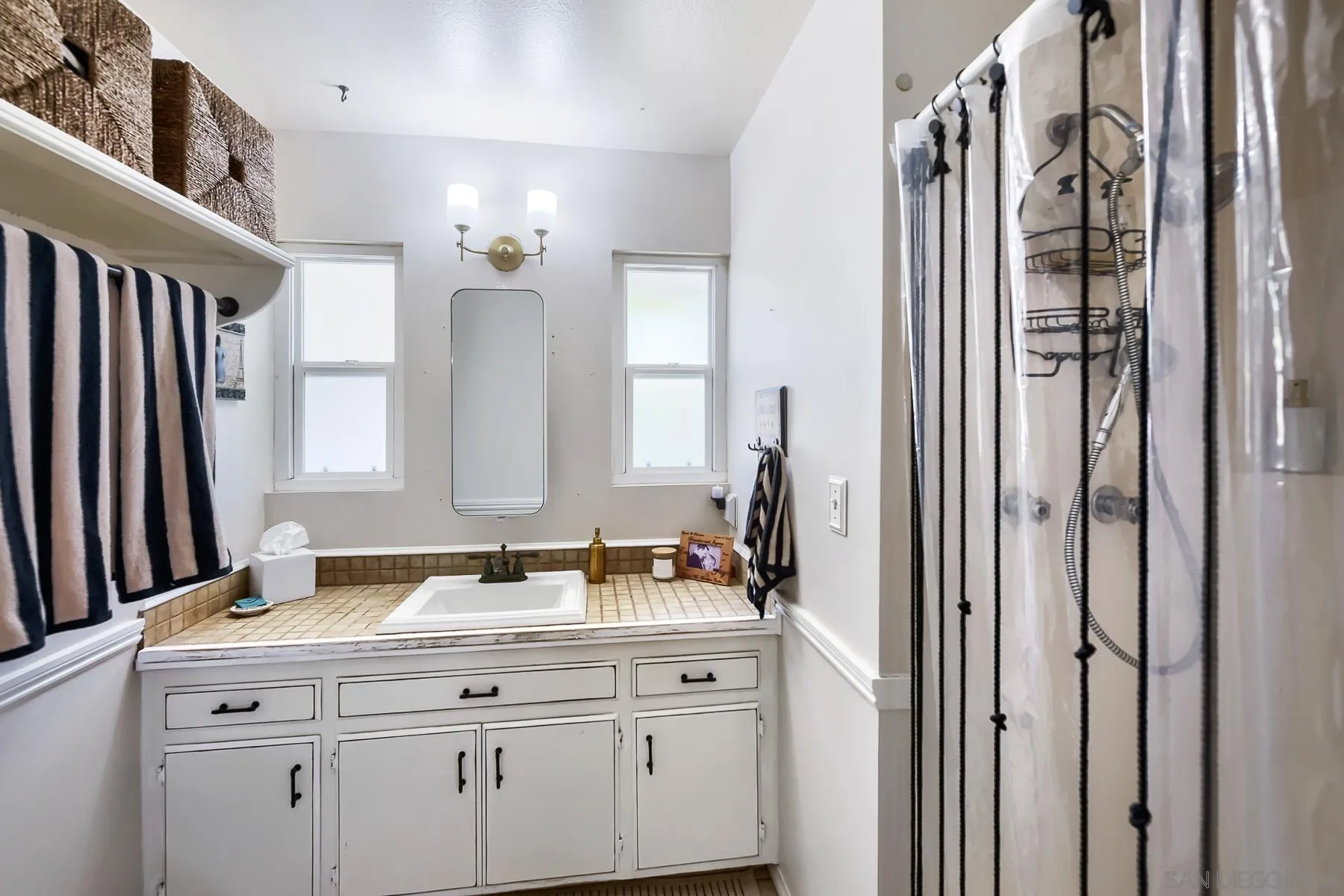 https://cdn.realtyfeed.com/cdn/127/260014707/640c0988ef92cd8421d95416f480aeb9.webp