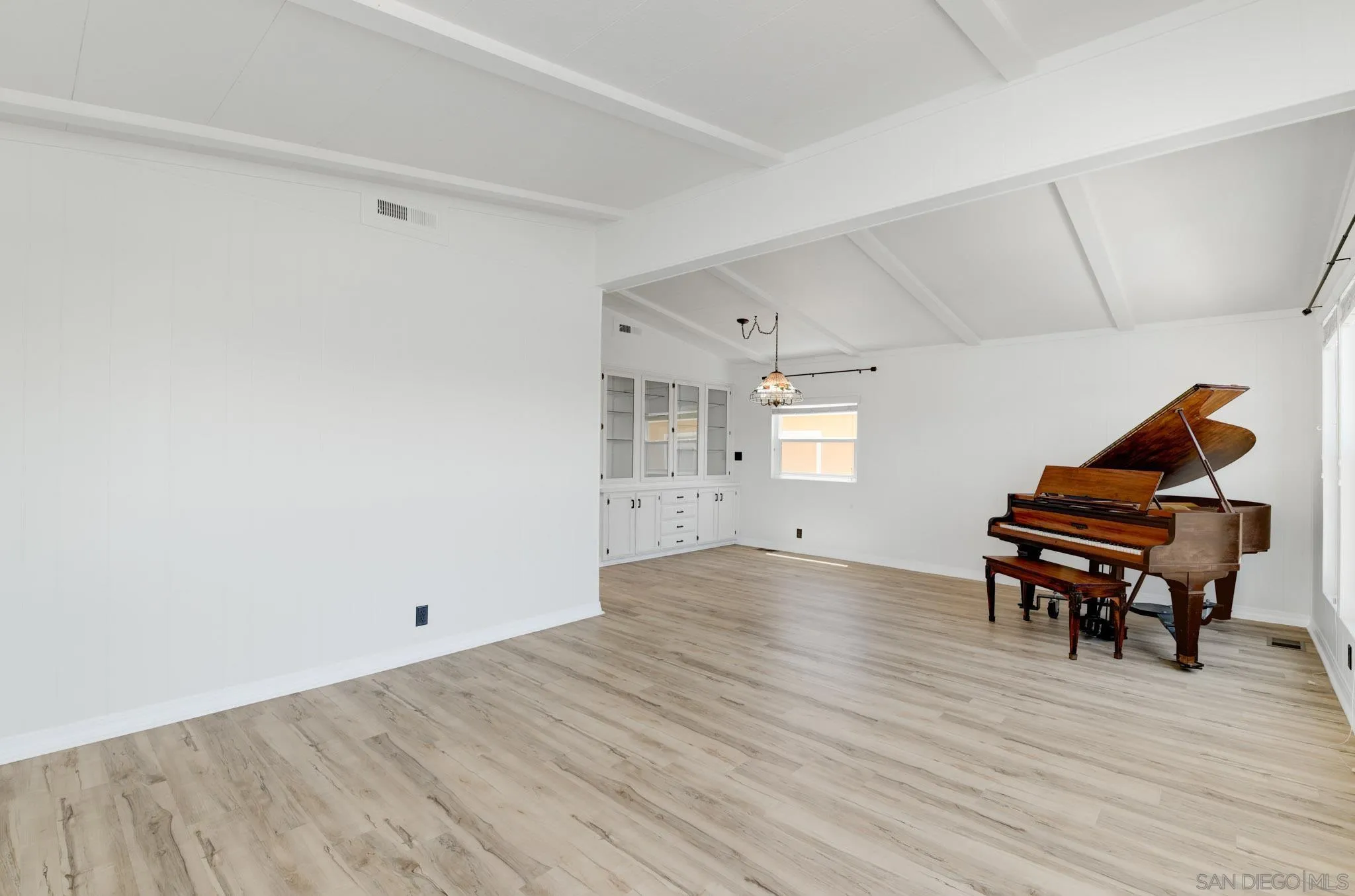 https://cdn.realtyfeed.com/cdn/127/260014708/0b626ca608da672ec0f0ffc1faad4979.webp