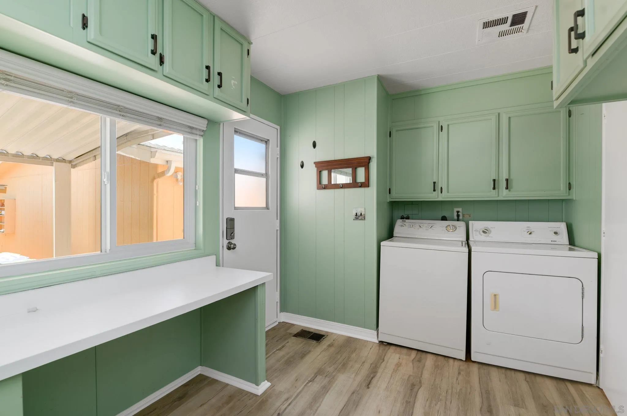 https://cdn.realtyfeed.com/cdn/127/260014708/249f0f4266d65772028987580d043646.webp