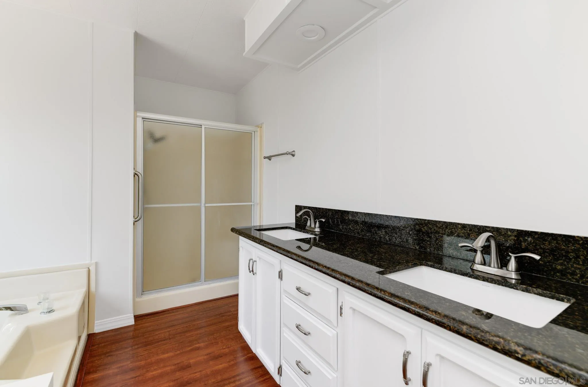 https://cdn.realtyfeed.com/cdn/127/260014708/33189150f15b036216d2247f21f559d0.webp