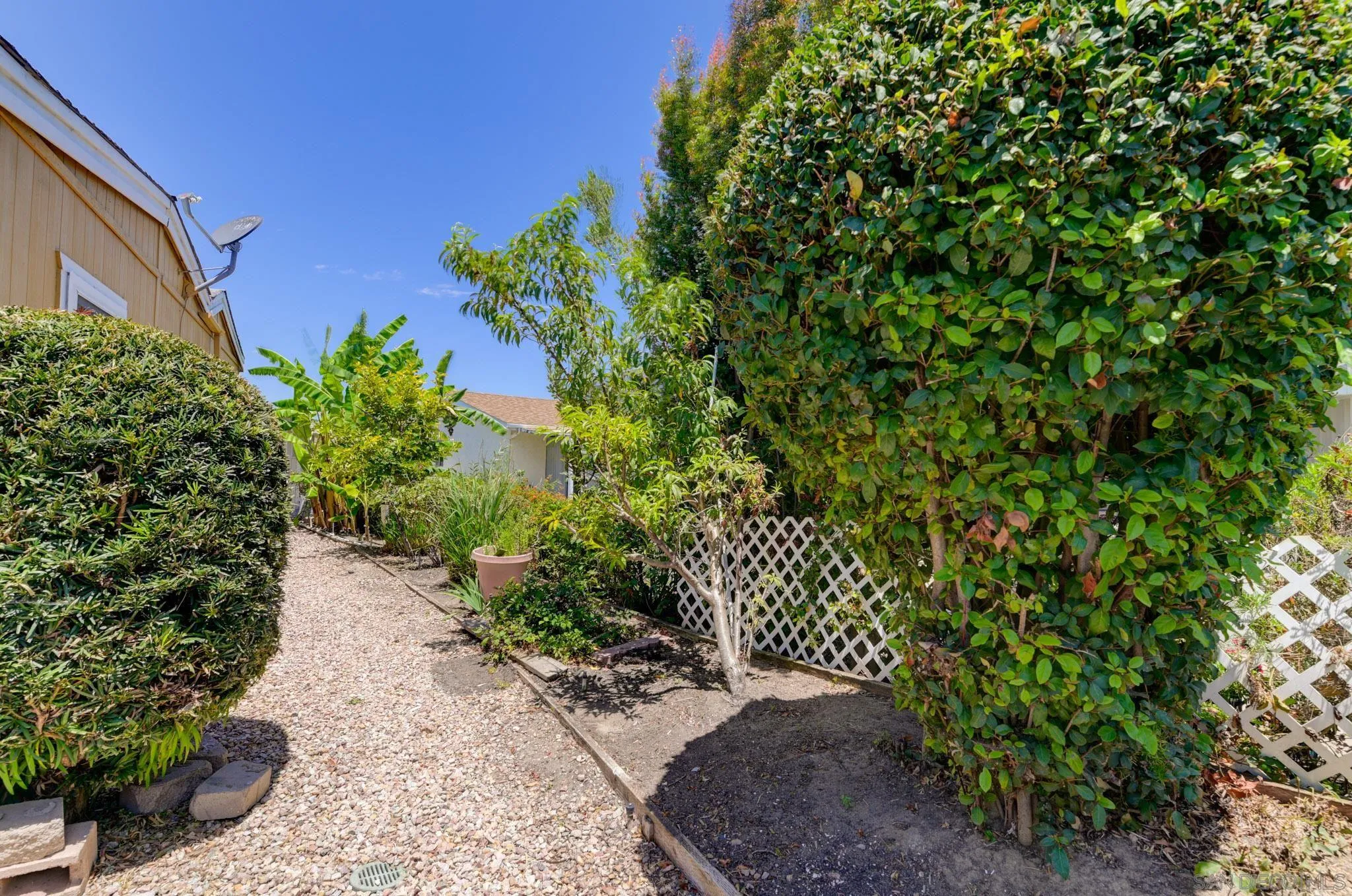 https://cdn.realtyfeed.com/cdn/127/260014708/5b607d1ce16bba0c6d7e25065e3ffb8e.webp