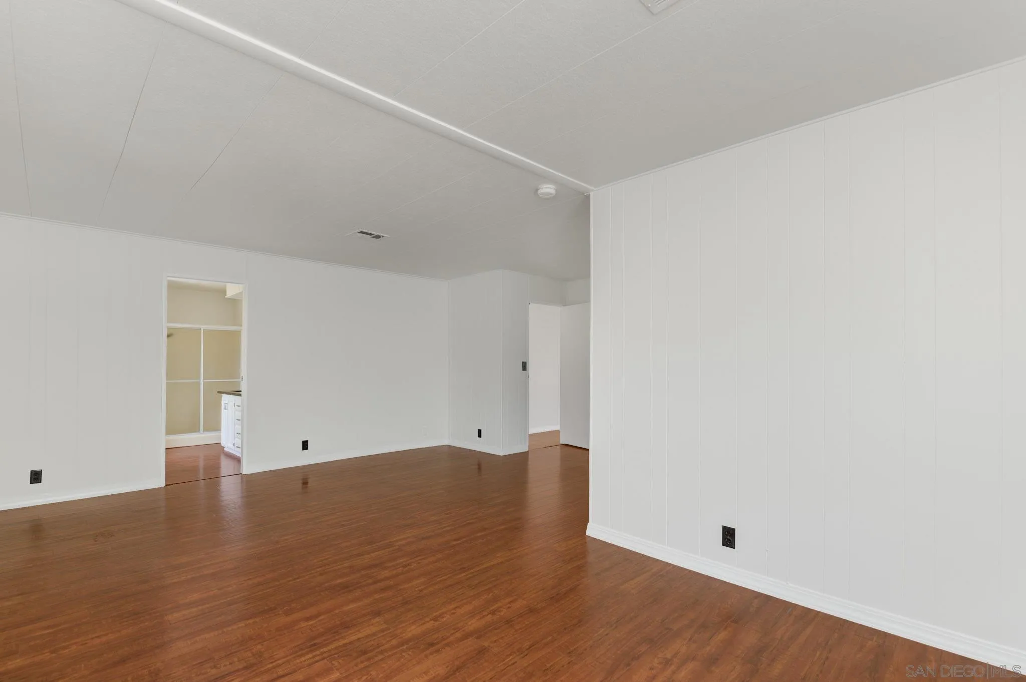 https://cdn.realtyfeed.com/cdn/127/260014708/6a30abe876e0e83e180a29b469f1a0c0.webp
