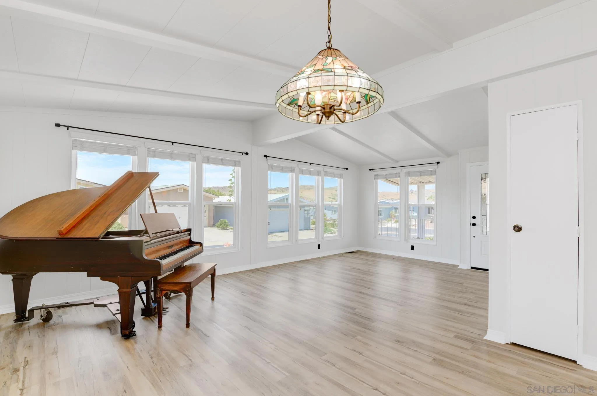 https://cdn.realtyfeed.com/cdn/127/260014708/7ecbd219b31a4da1c89cf7f9484f97ca.webp
