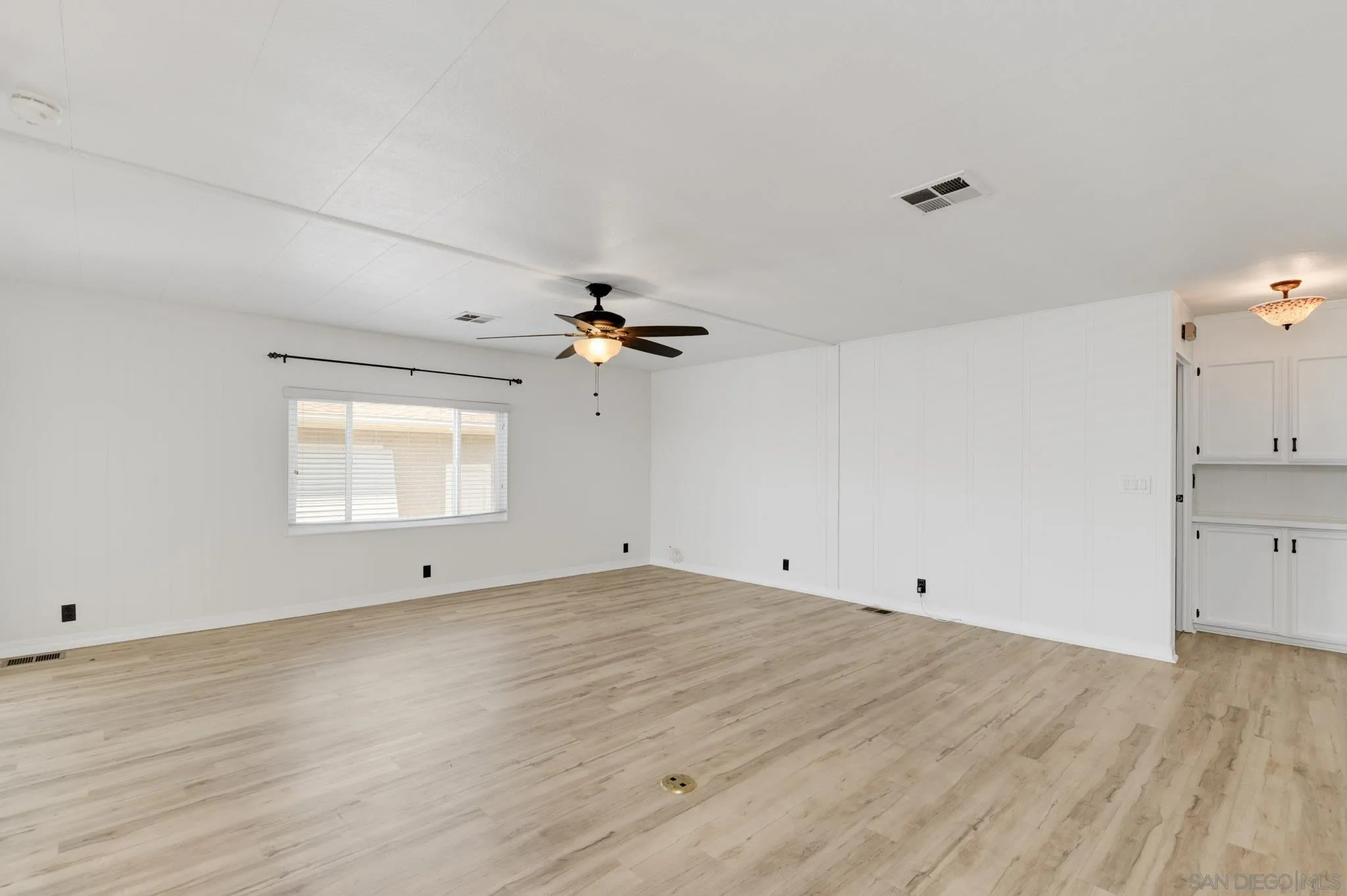 https://cdn.realtyfeed.com/cdn/127/260014708/8b604c8dfb416f5a99135a036486ee8a.webp