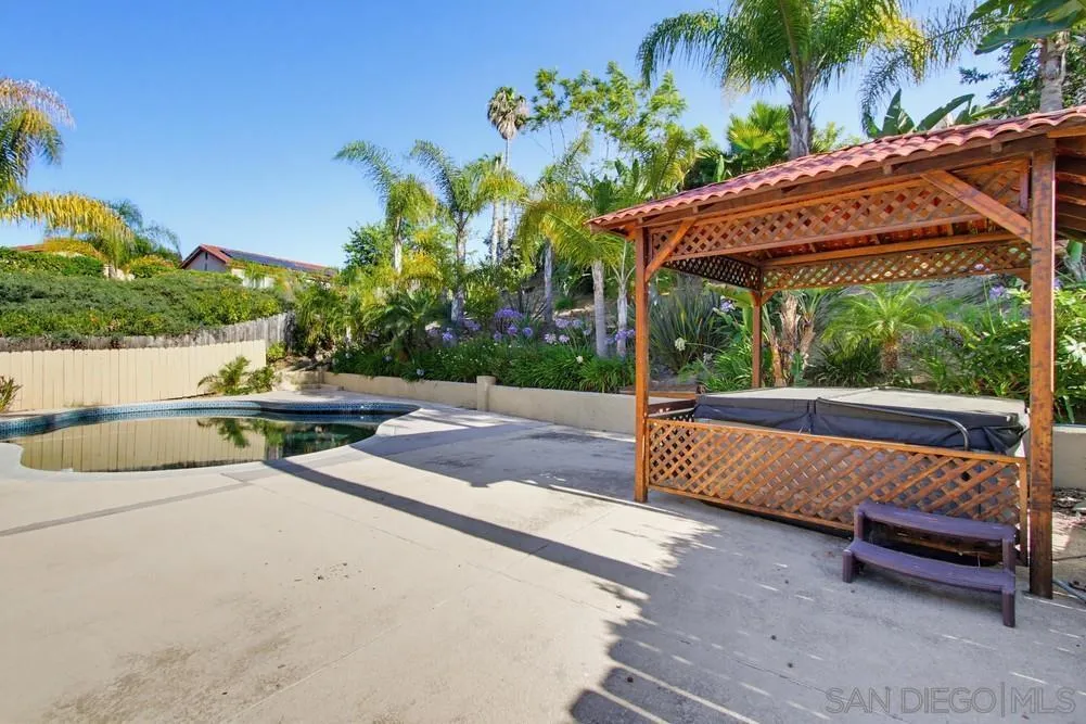https://cdn.realtyfeed.com/cdn/127/260014709/c183fd95d7ad73c444fa9cf1c4f9d127.webp