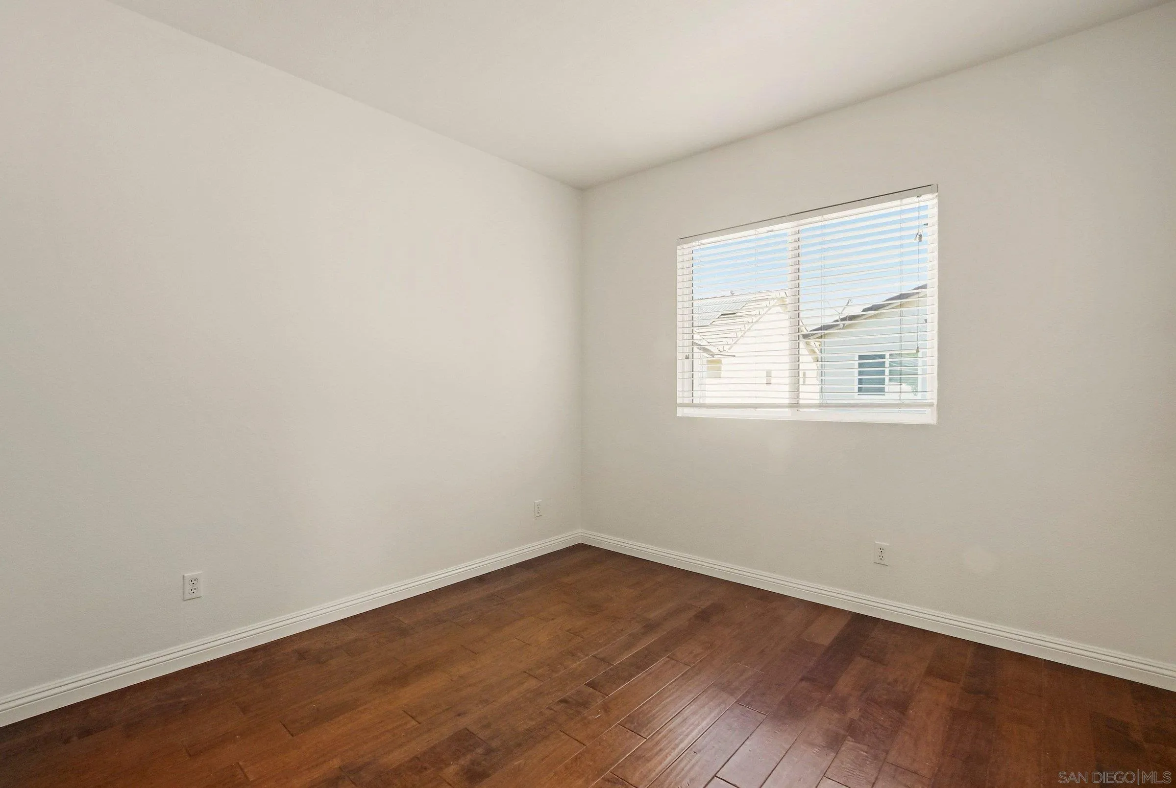 https://cdn.realtyfeed.com/cdn/127/260014711/04bab668d58b78f7a146612118e98401.webp