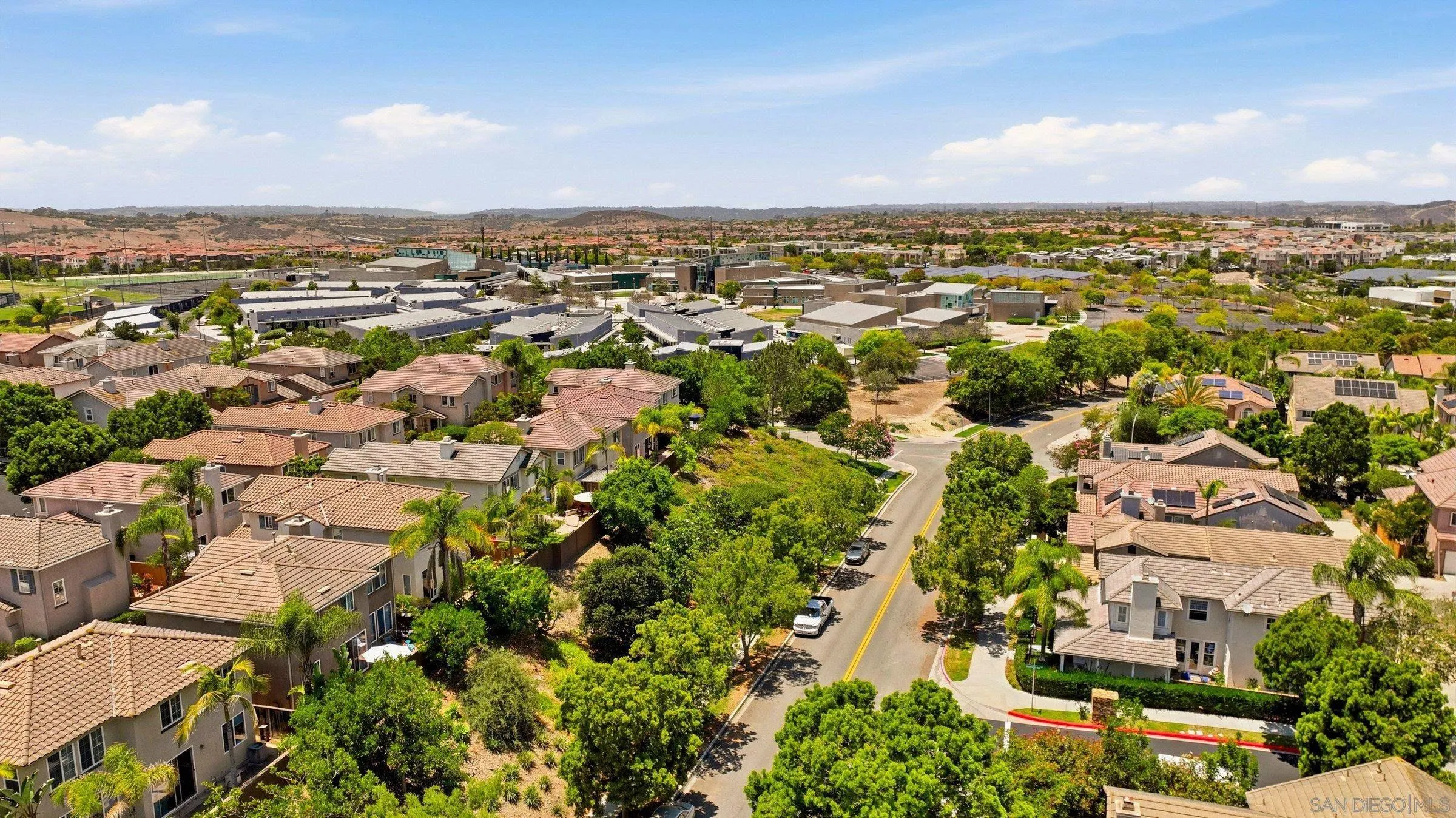 https://cdn.realtyfeed.com/cdn/127/260014711/1ad680bc64598625a211657e7e1d5673.webp