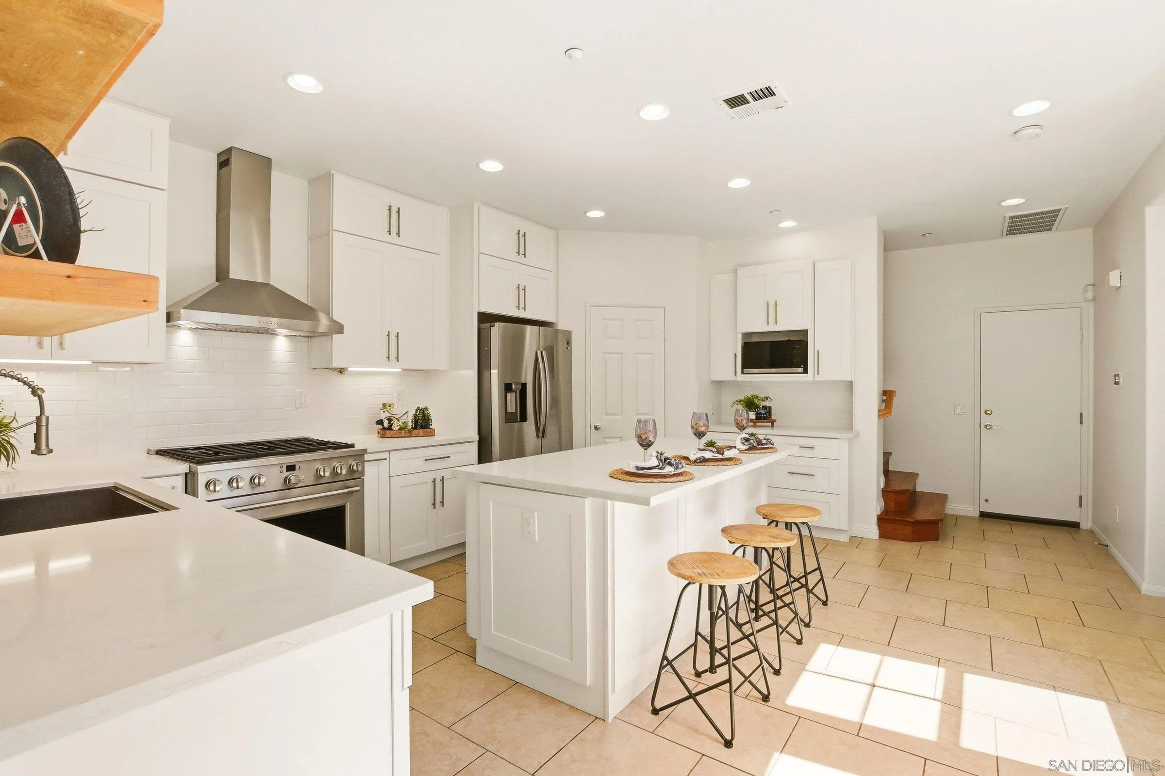 https://cdn.realtyfeed.com/cdn/127/260014711/7388efcb676c55b646befcc1862246ac.webp