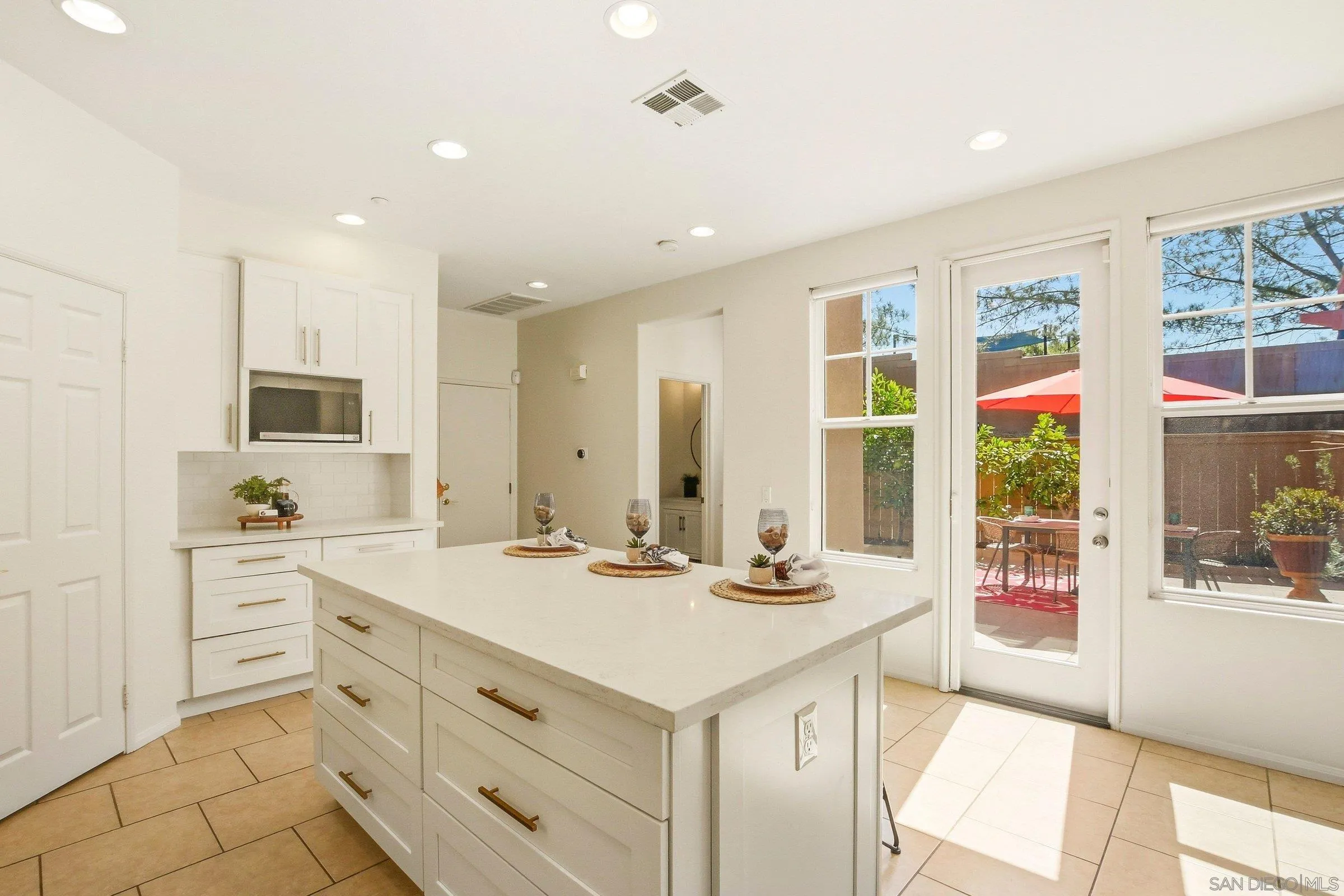 https://cdn.realtyfeed.com/cdn/127/260014711/7efa22869a12bc67870afd4a91c79ee9.webp