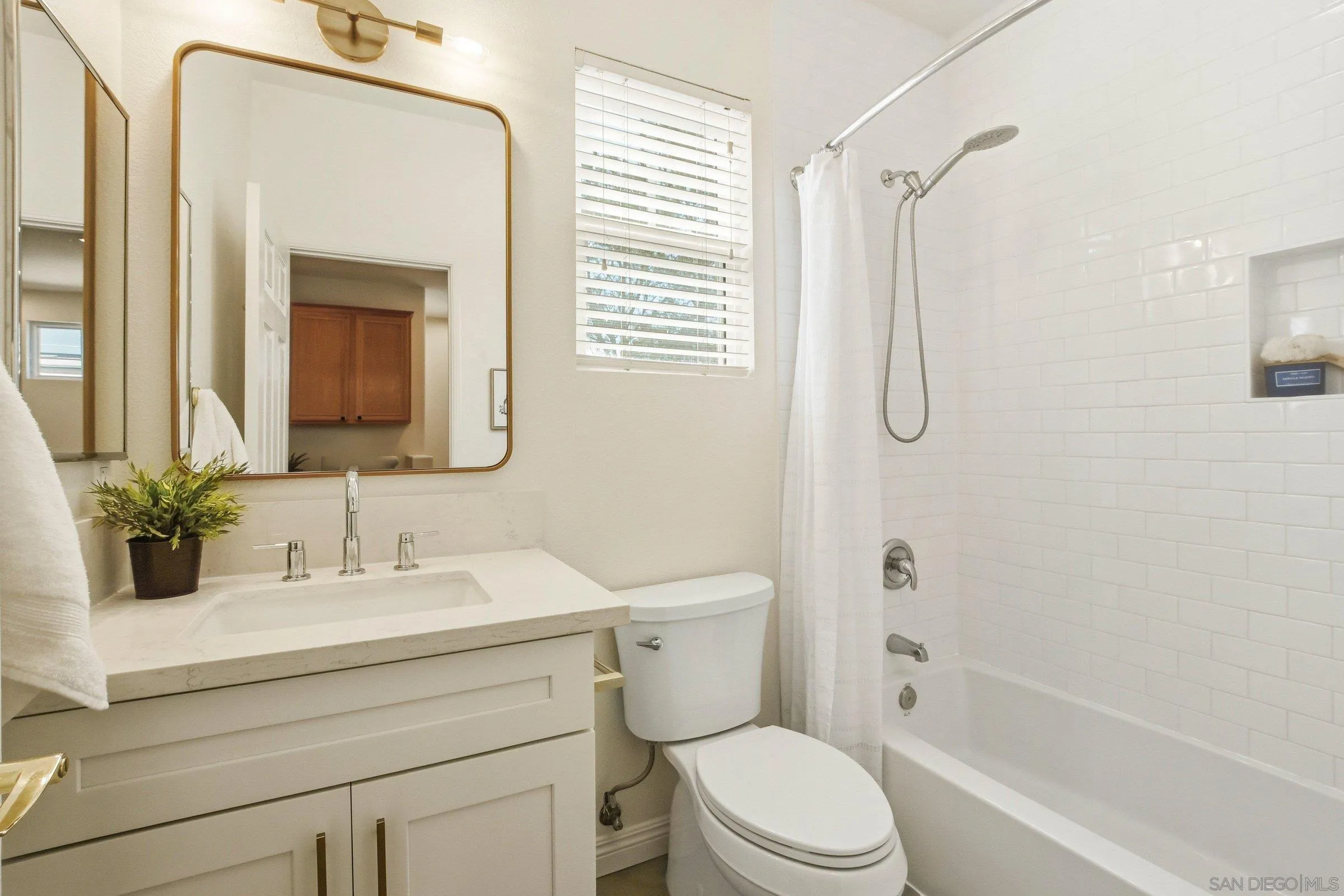 https://cdn.realtyfeed.com/cdn/127/260014711/97d2eae8d5a03d9e07f689eb989c5833.webp