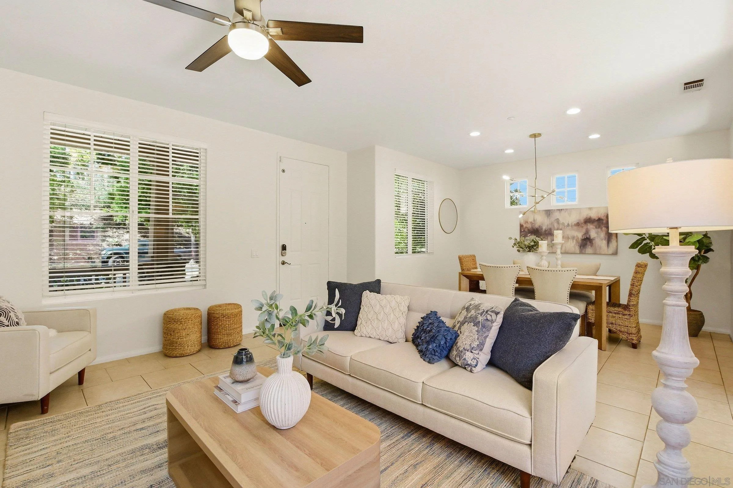 https://cdn.realtyfeed.com/cdn/127/260014711/f2de2961268066f70efdc05e14190f17.webp
