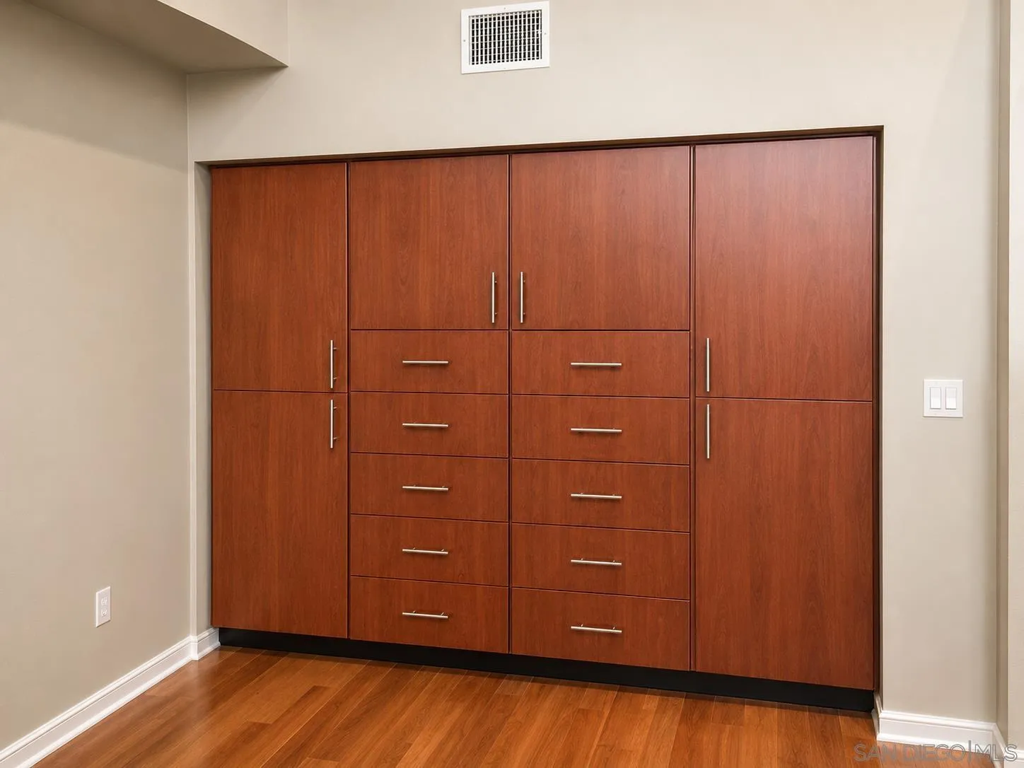 https://cdn.realtyfeed.com/cdn/127/260014718/d5c5c9c6858d8a15d8b2834c411a353b.webp
