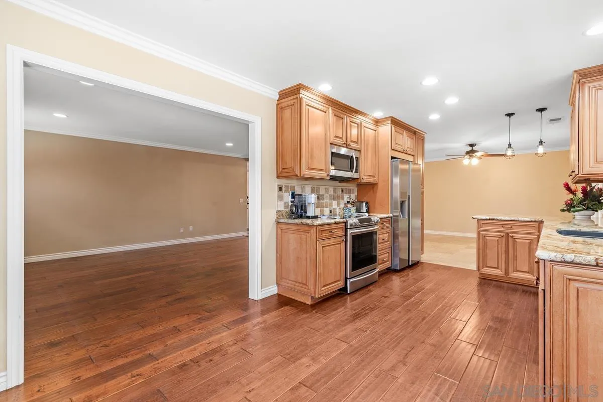https://cdn.realtyfeed.com/cdn/127/260014720/07a90cd1f245ab38f93c2f726ac2913c.webp