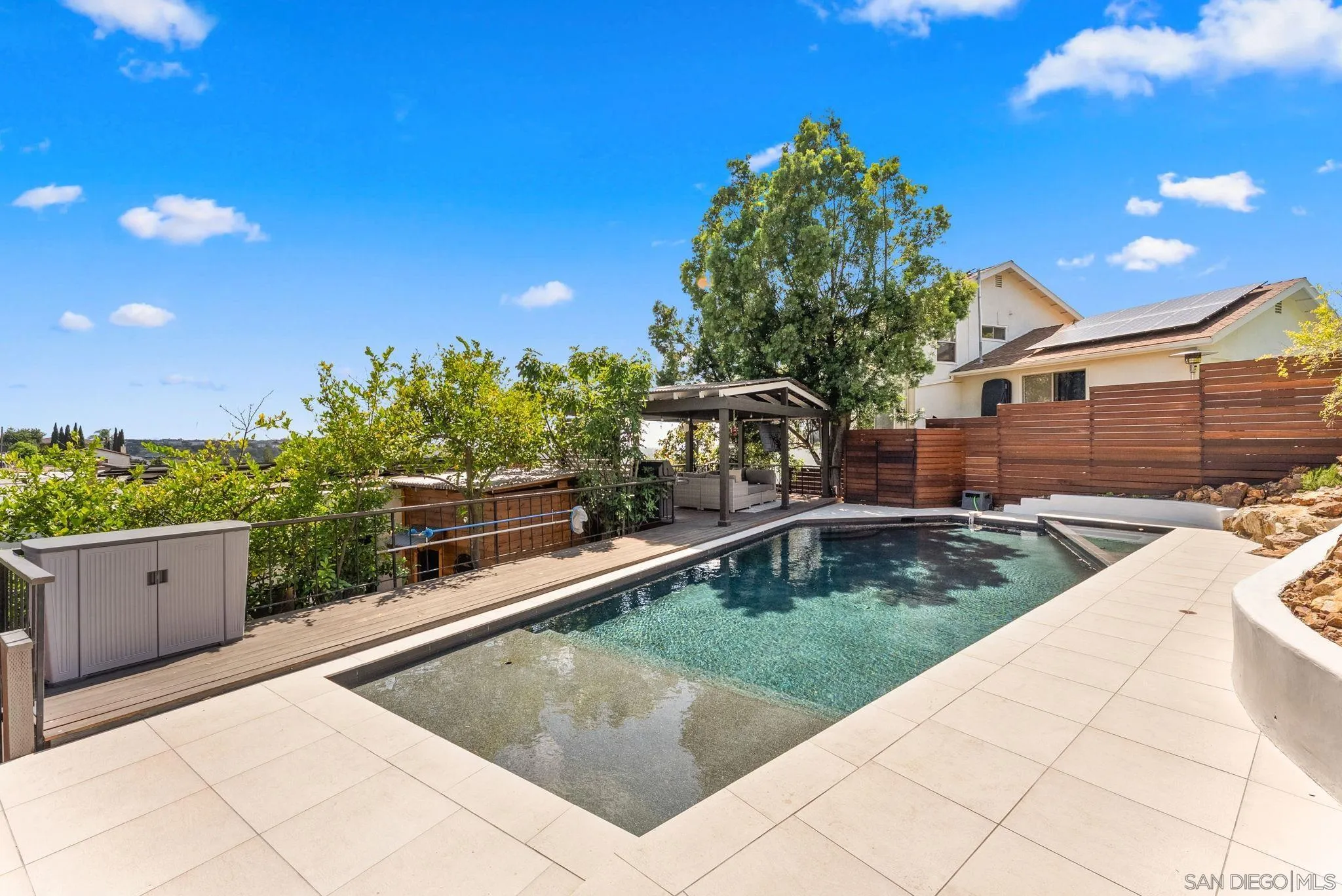https://cdn.realtyfeed.com/cdn/127/260014722/32bfeefc16dedce44edbe1f2a29e13bd.webp