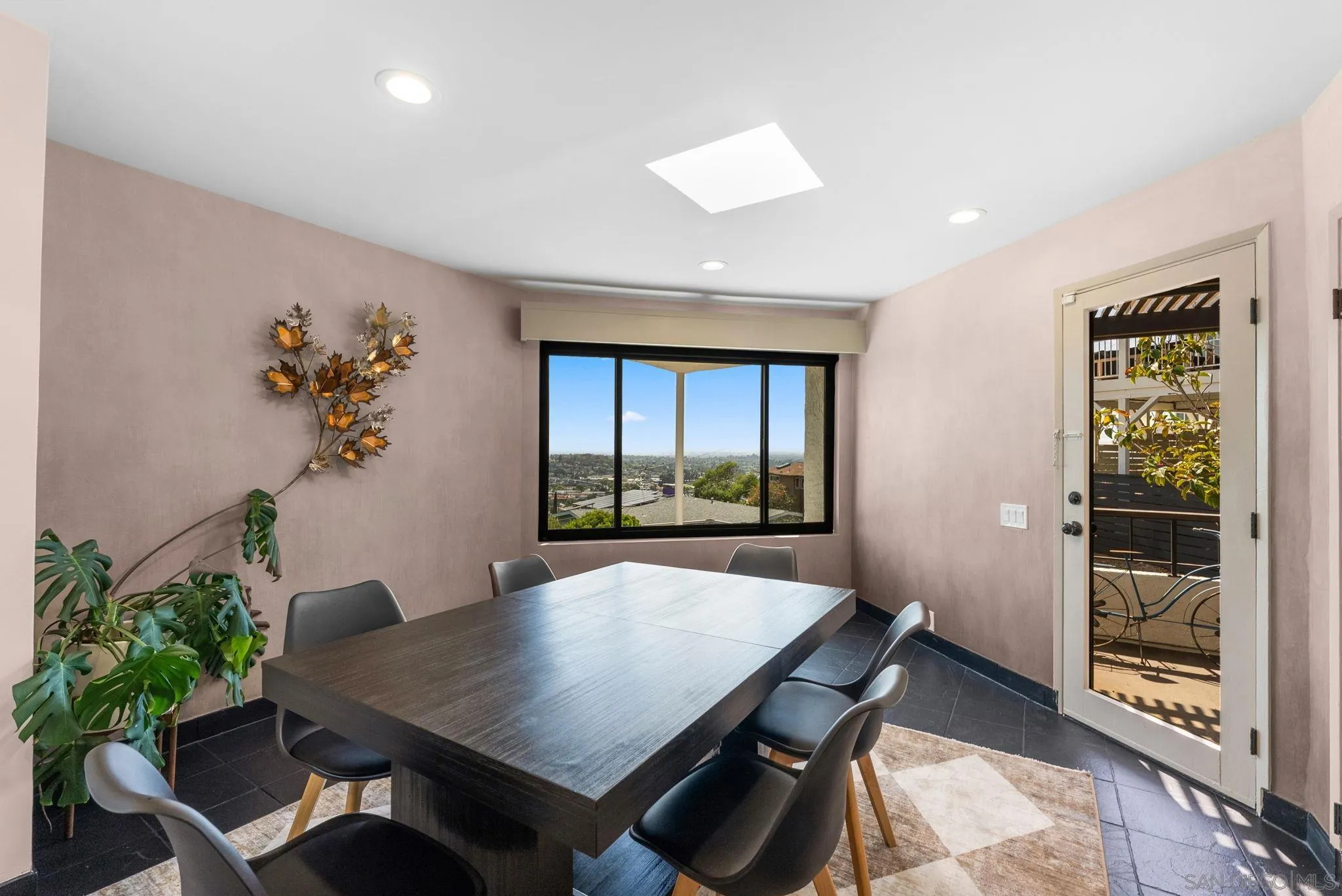 https://cdn.realtyfeed.com/cdn/127/260014722/94df243332b3770fca84a199bc4fb341.webp