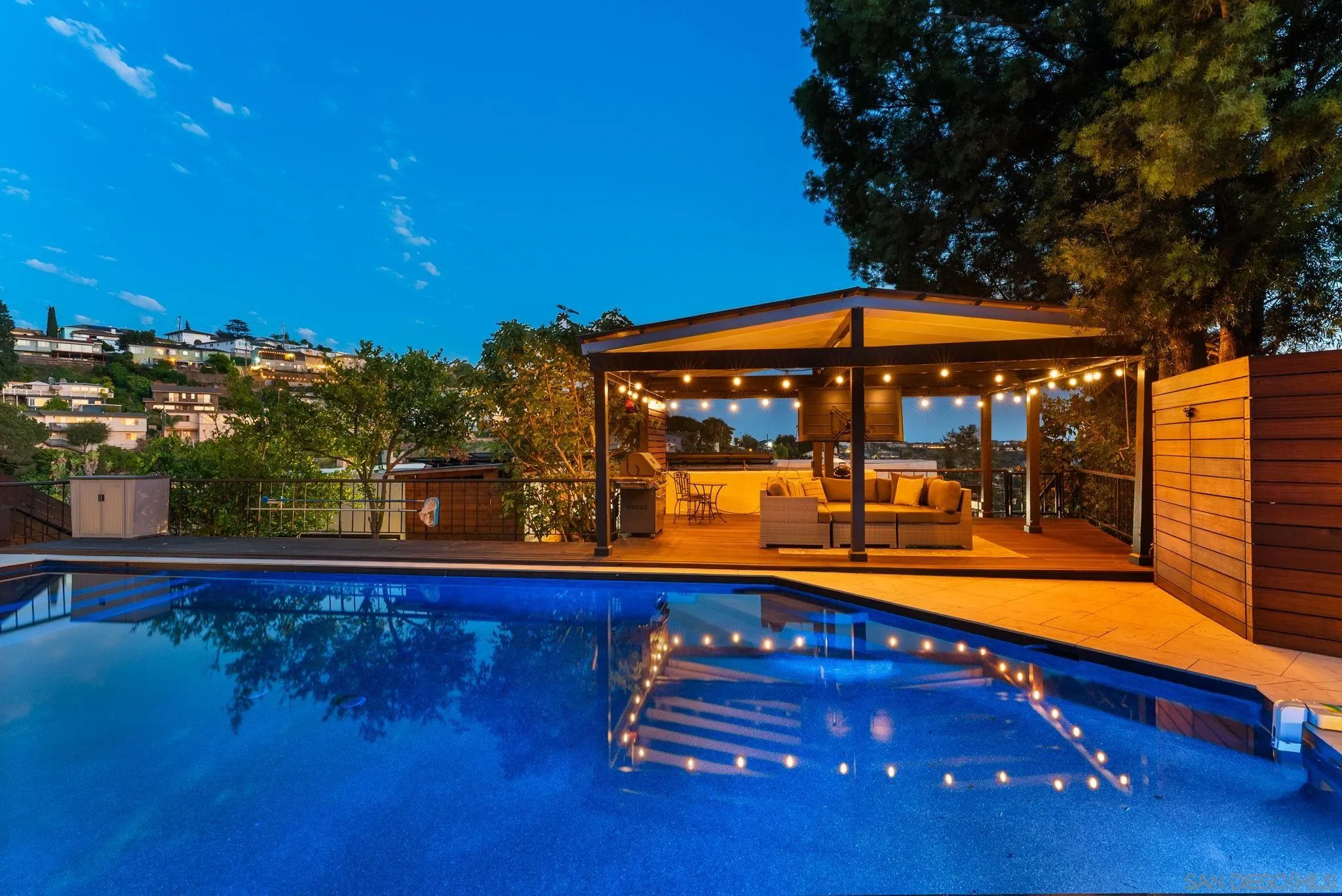 https://cdn.realtyfeed.com/cdn/127/260014722/db04befe1bd8836ce630b41d18e6975b.webp