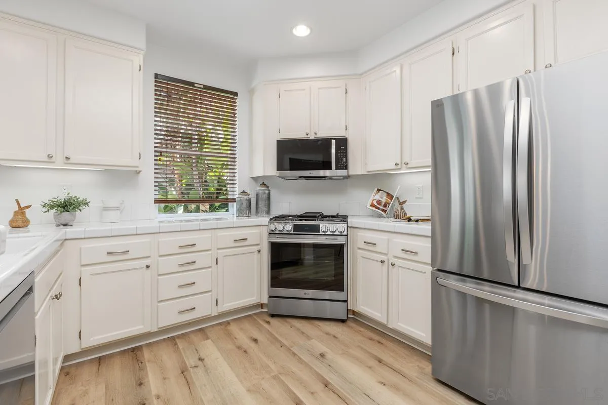 https://cdn.realtyfeed.com/cdn/127/260014723/2078a39abf137637da27c5b51a3e1d79.webp
