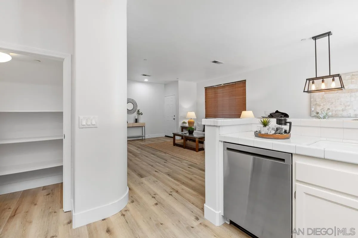 https://cdn.realtyfeed.com/cdn/127/260014723/58cee29b0a07a8e78c082fd933925a01.webp
