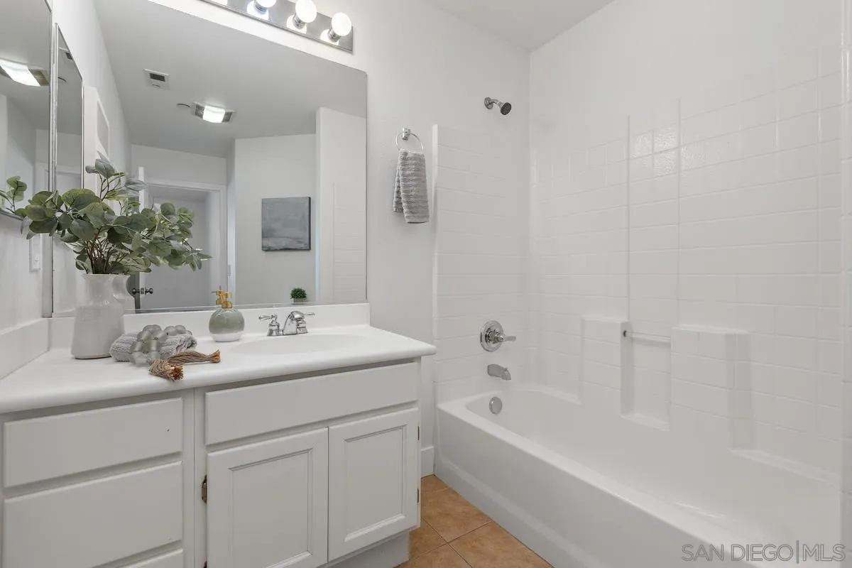 https://cdn.realtyfeed.com/cdn/127/260014723/794431aec5c4ac6f9082f7a40c8eeafa.webp