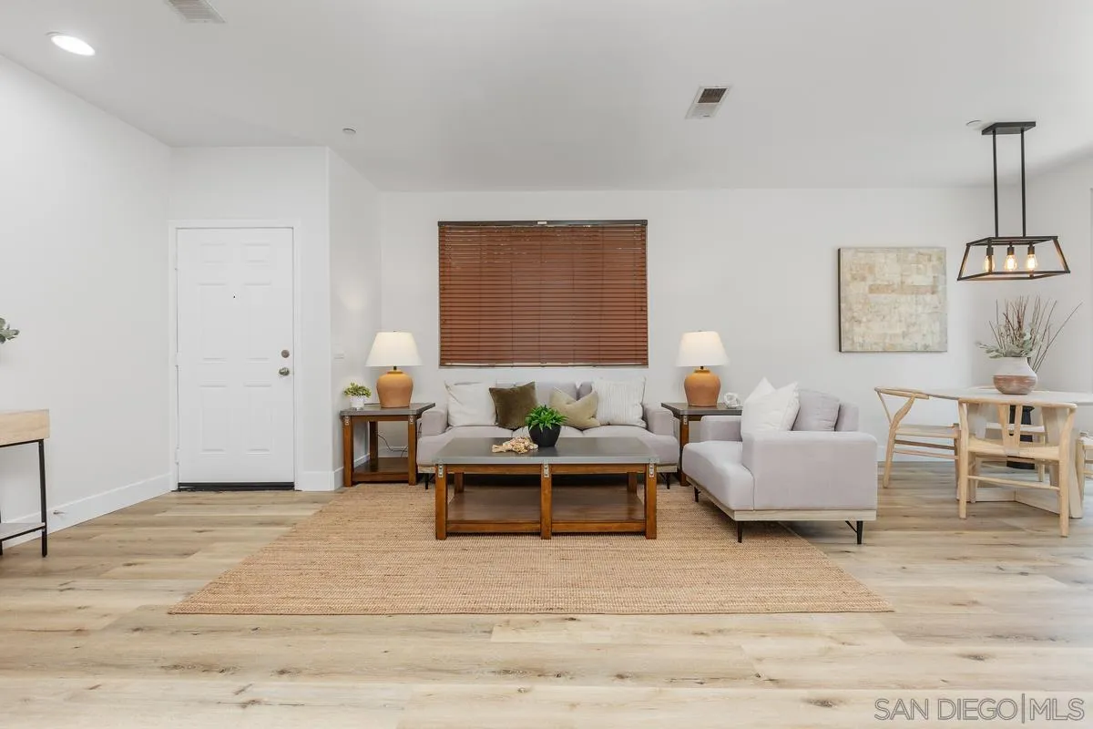 https://cdn.realtyfeed.com/cdn/127/260014723/9c1186b12c985f4db364a9efb5f26ab5.webp