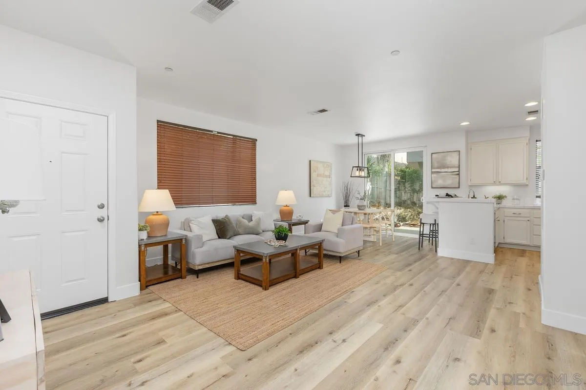 https://cdn.realtyfeed.com/cdn/127/260014723/a6b4508c84874f6b0d6f45d9b0555752.webp
