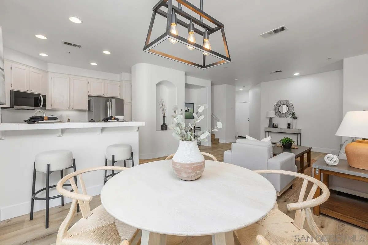 https://cdn.realtyfeed.com/cdn/127/260014723/f0d90f815c34e8d2c8d63c5a10b796da.webp