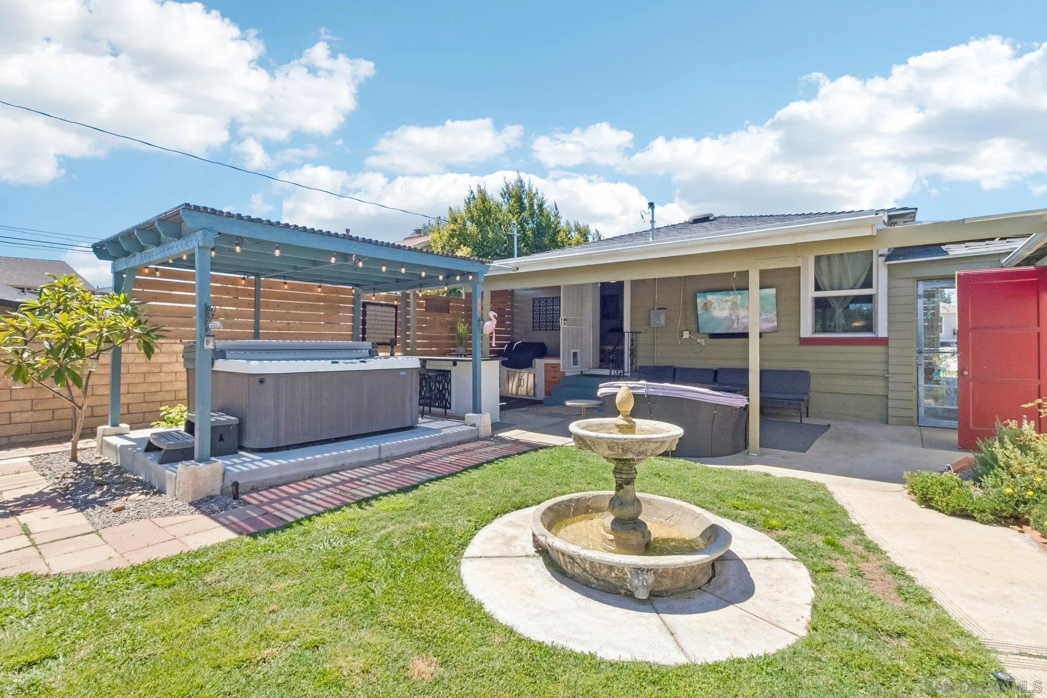 https://cdn.realtyfeed.com/cdn/127/260014733/2cb845a4725acaa61d2816a23a1b4b53.webp