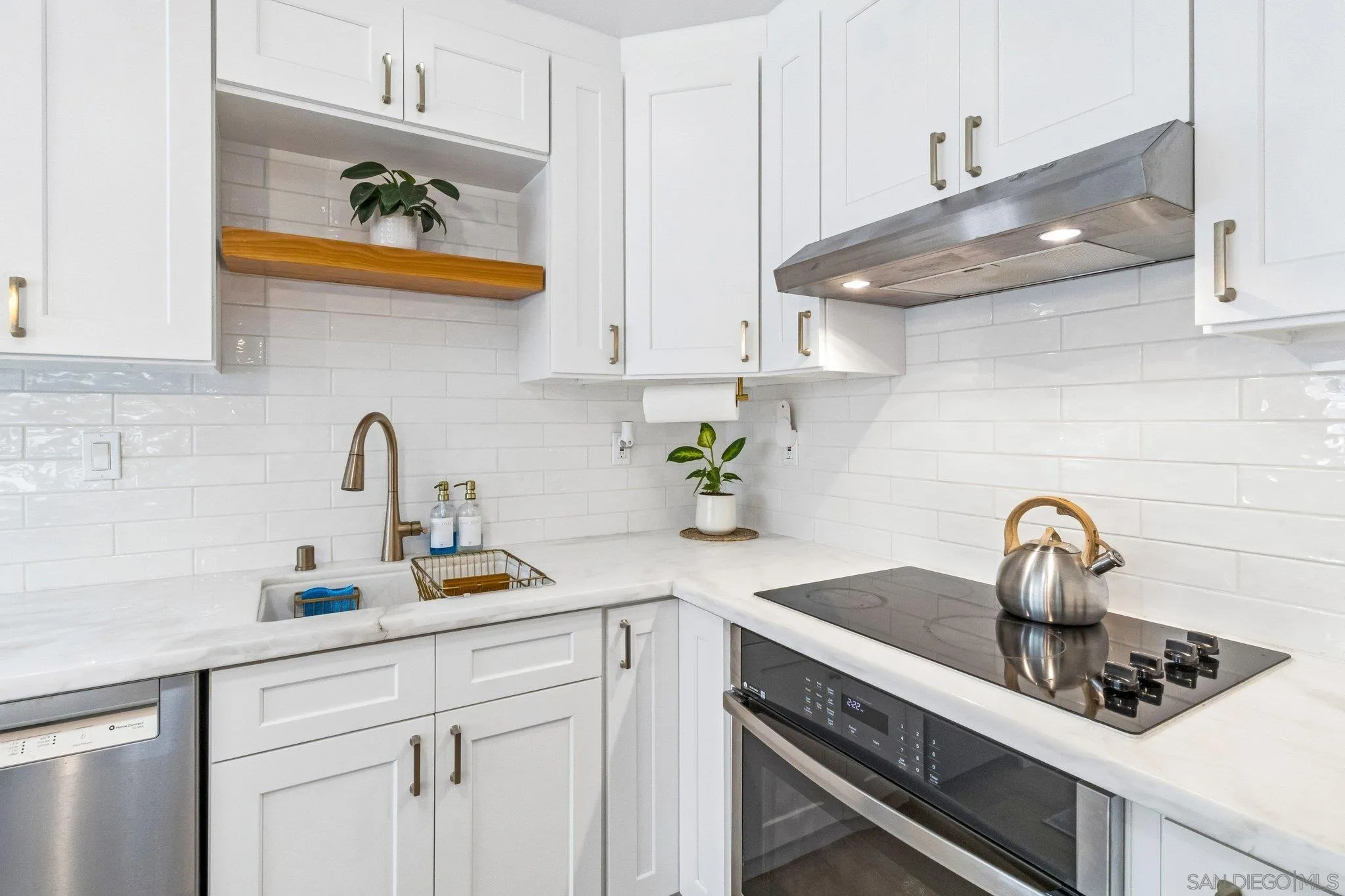 https://cdn.realtyfeed.com/cdn/127/260014733/8580c81b775bf7e22c71ecb0470e6502.webp